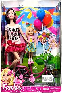 دمية ملونة مع فتاة ودراجة هوائية للمشي أو التنزه