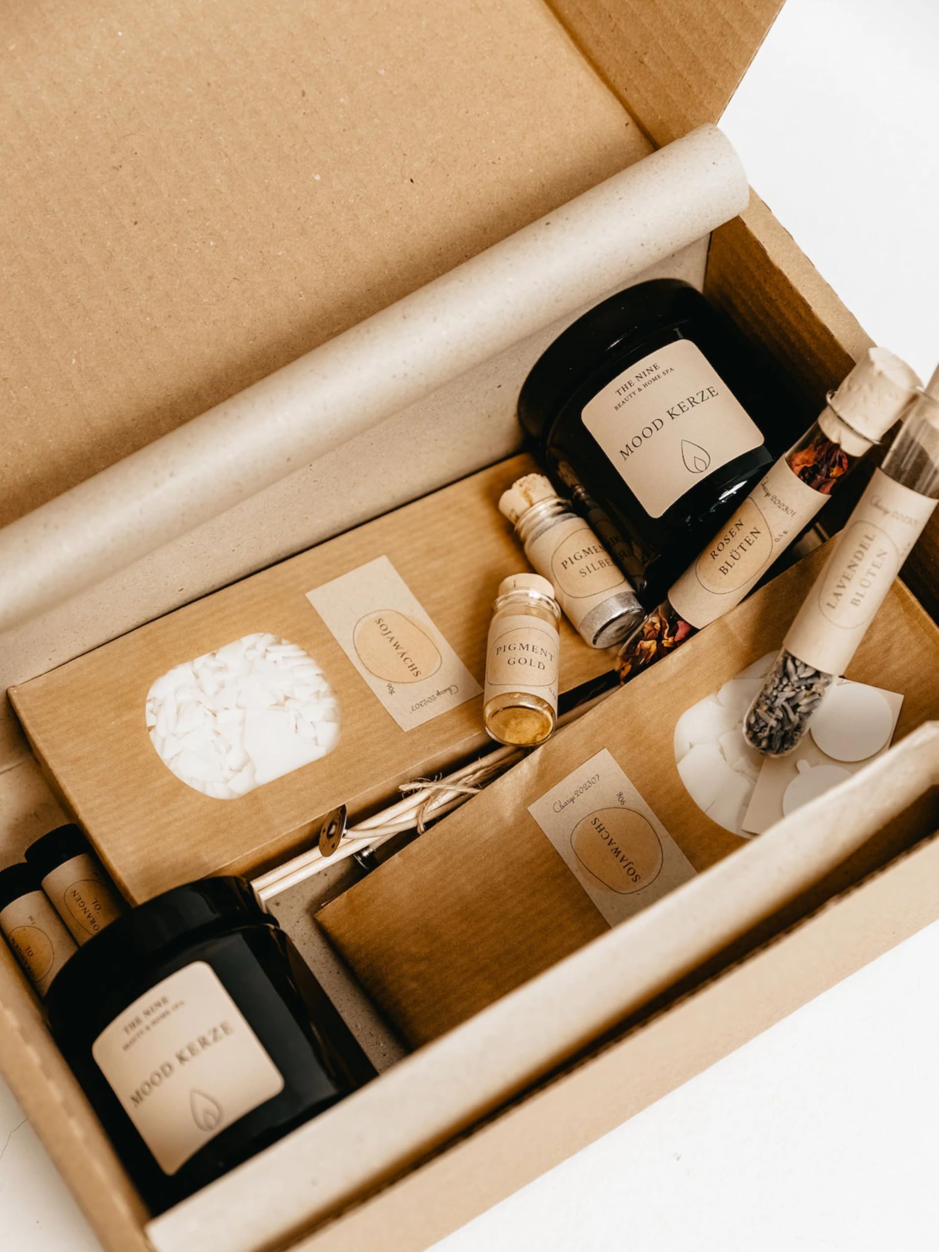Premium DIY Kerzen Selber Machen Set – Geschenk-Edition | 2× Kerzendosen mit Deckel | Schmelzpfanne, Sojawachs, Dochte, Duftöl, Lavendel & Rosenblätter, Pigmente,Komplettes Kerzenherstellungs-Kit