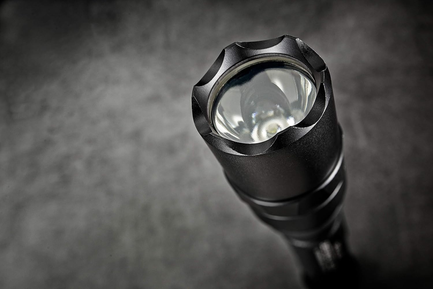 SureFire Defender Dual Output Flashlight Tailcap Image