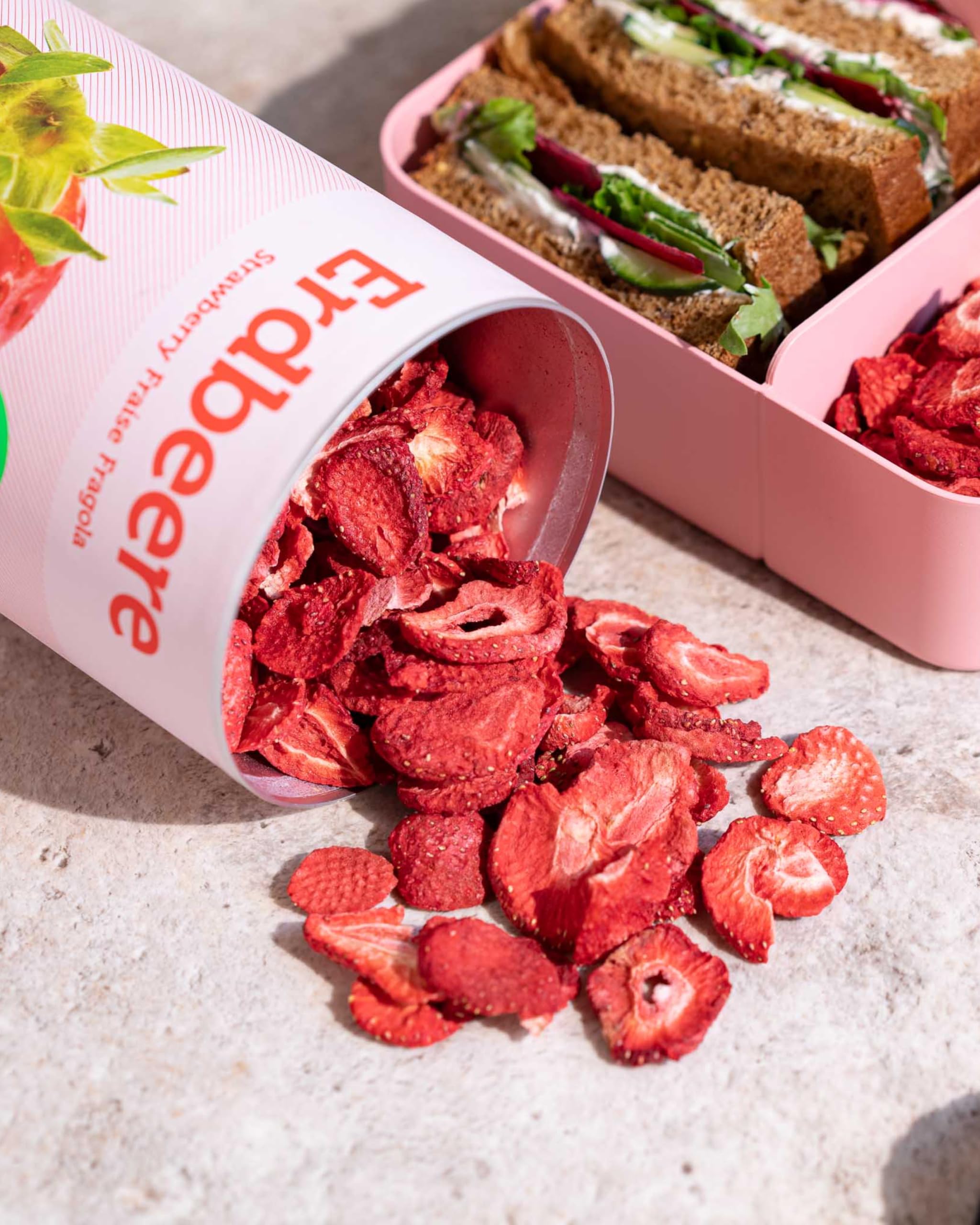BUAH® Gefriergetrocknete Erdbeeren | Erdbeer Chips Als Snack Oder Für Smoothies | Idealer Süßigkeiten Ersatz | Vegan & ohne Zuckerzusatz | 96g