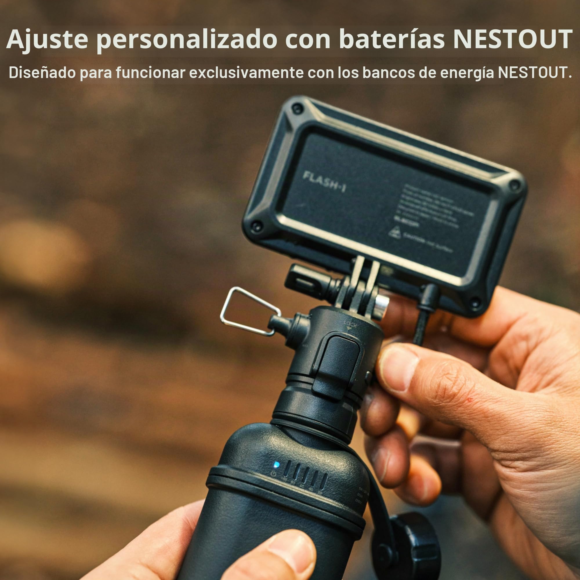 ELECOM NESTOUT - Linterna LED para camping al aire libre con mini trípode, luz LED regulable, IP44, resistente al agua, 30-1000 lúmenes, color negro