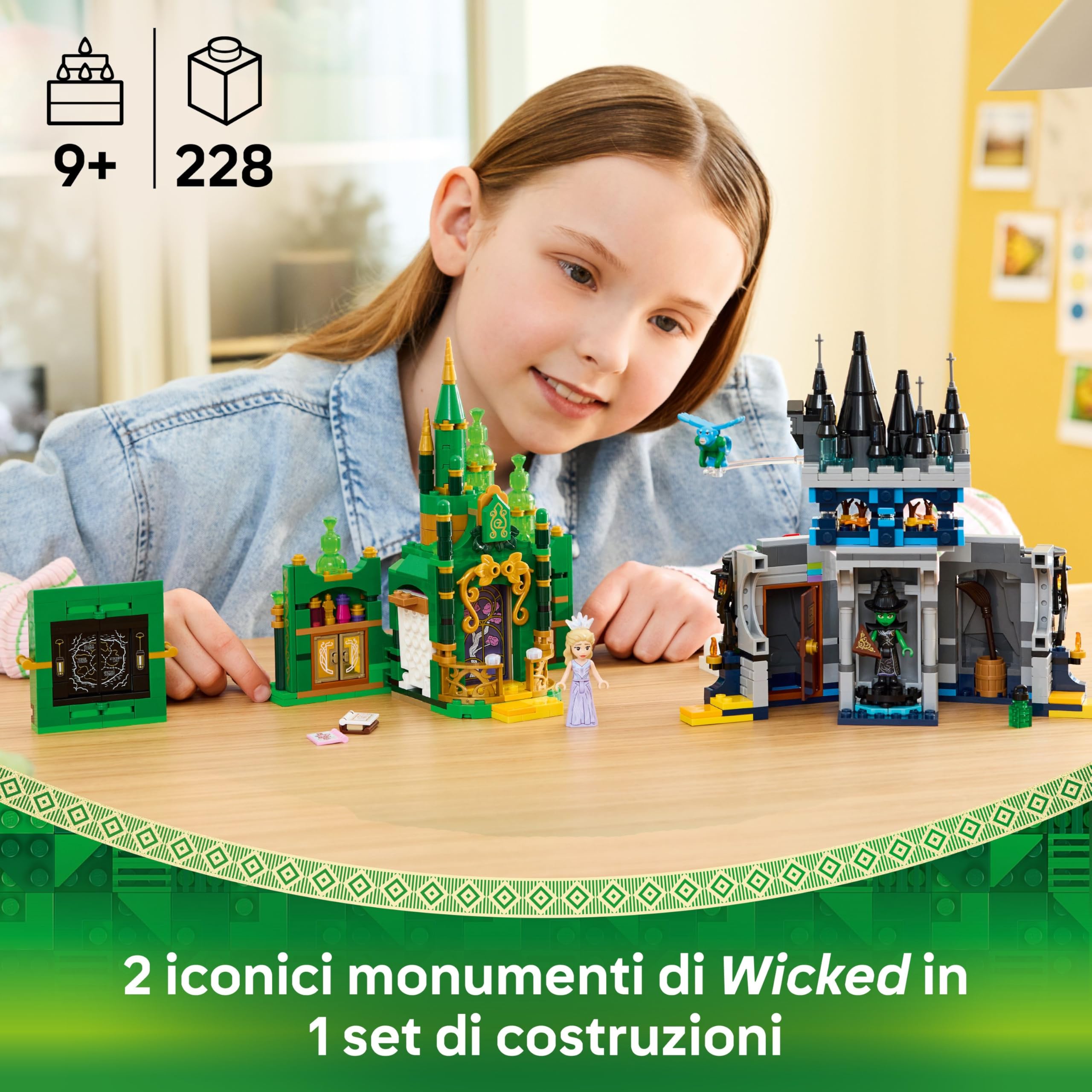 LEGO Wicked Città di Smeraldo e Castello Kiamo Ko - Giocattolo da Esposizione con Mini Bamboline di Elphaba e Glinda, Scimmia e Accessori - Regalo per Bambine da 9 Anni in su Fan del Film - 75689