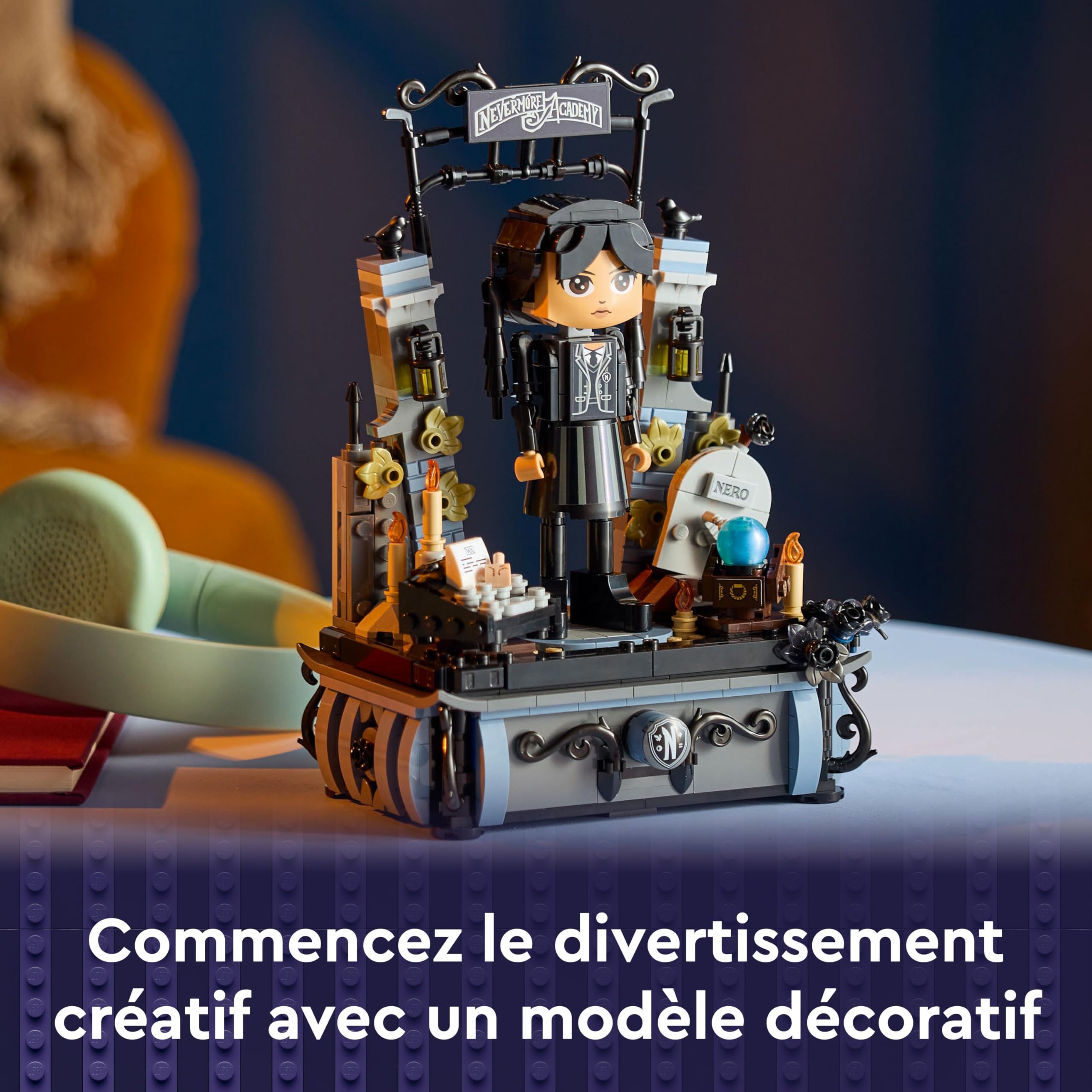 LEGO Mercredi Figurine de Mercredi Addams - Jeu de Construction Collector pour Enfants avec des éléments Amusants - Un Cadeau Mercredi Addams pour découvrir mystères et Aventures 76780