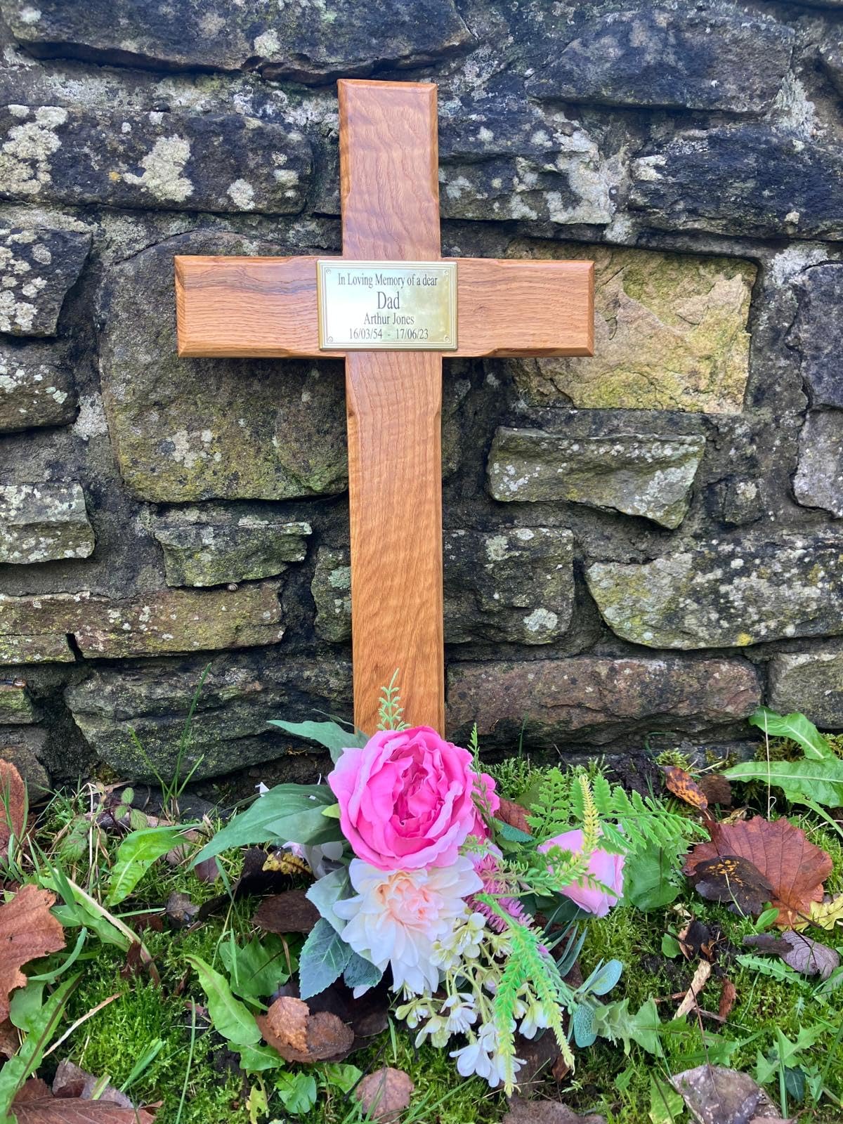 Handmade 3ft (36") Solid Oak Memorial Cross Burial with Custom Engraved Plaque – Outdoor Wooden Grave Marker for Humans or Pets – Weatherproof Semi-Gloss Finish
