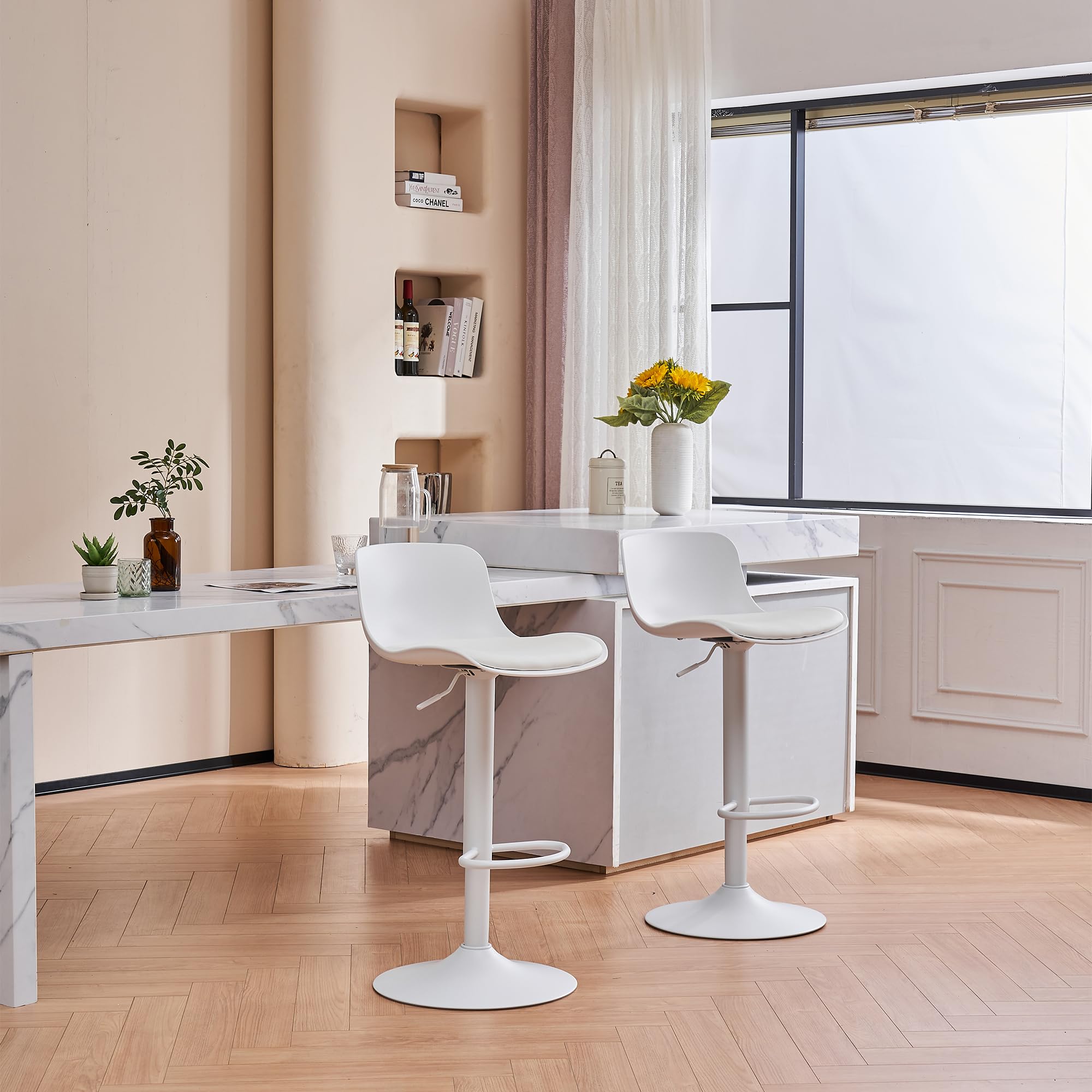 YOUNIKE Sgabelli da Bar Set di 2 Sedie da Cucina Sedile Girevole Regolabile in Altezza Imbottito in PU con Schienale e Poggiapiedi Bancone Sala da Pranzo Bianca