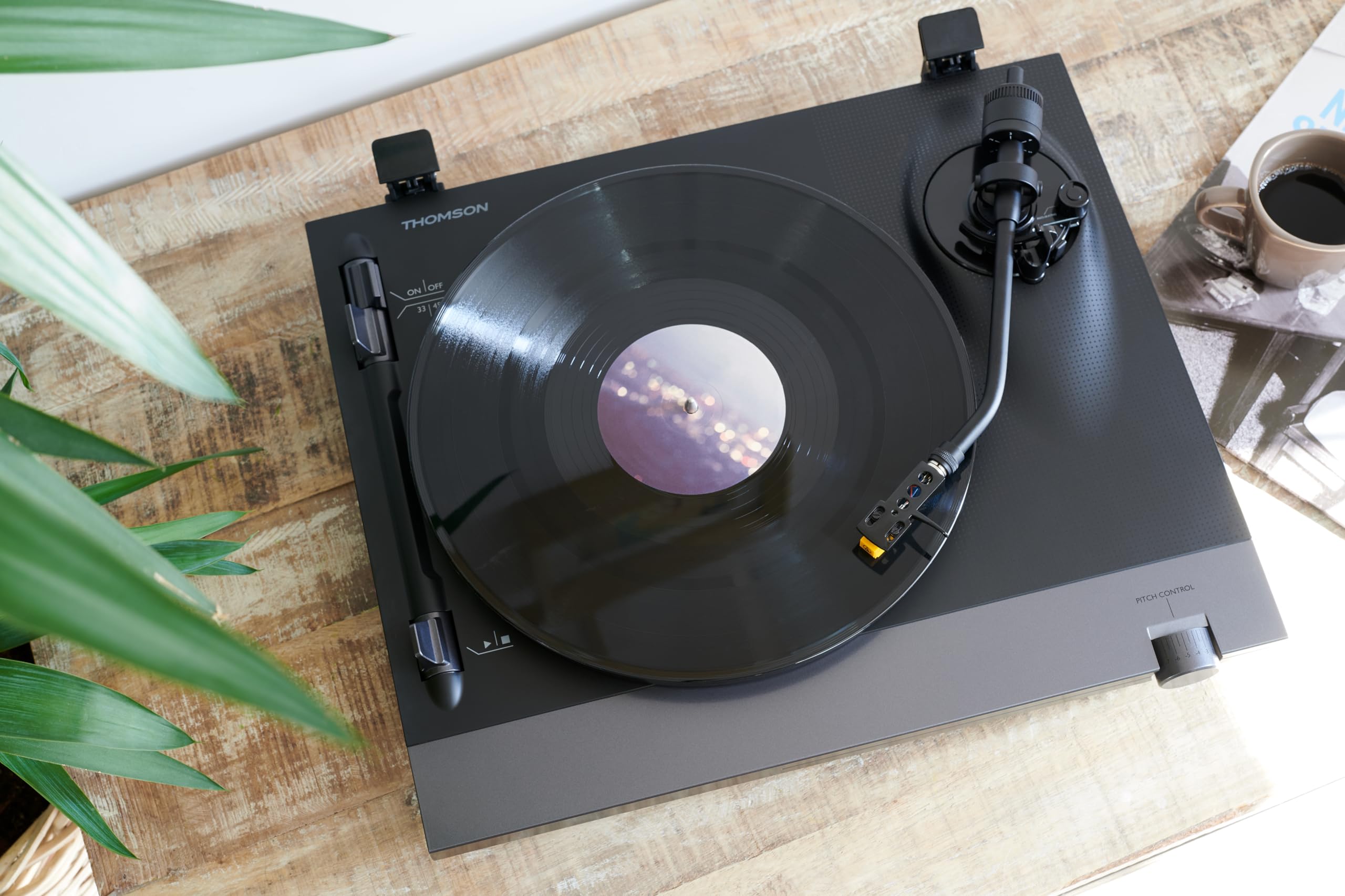 THOMSON TT700 - Platine vinyle premium 33 et 45 tours - Tete de lecture AT91 Audio Technica - Antiskating - Noire