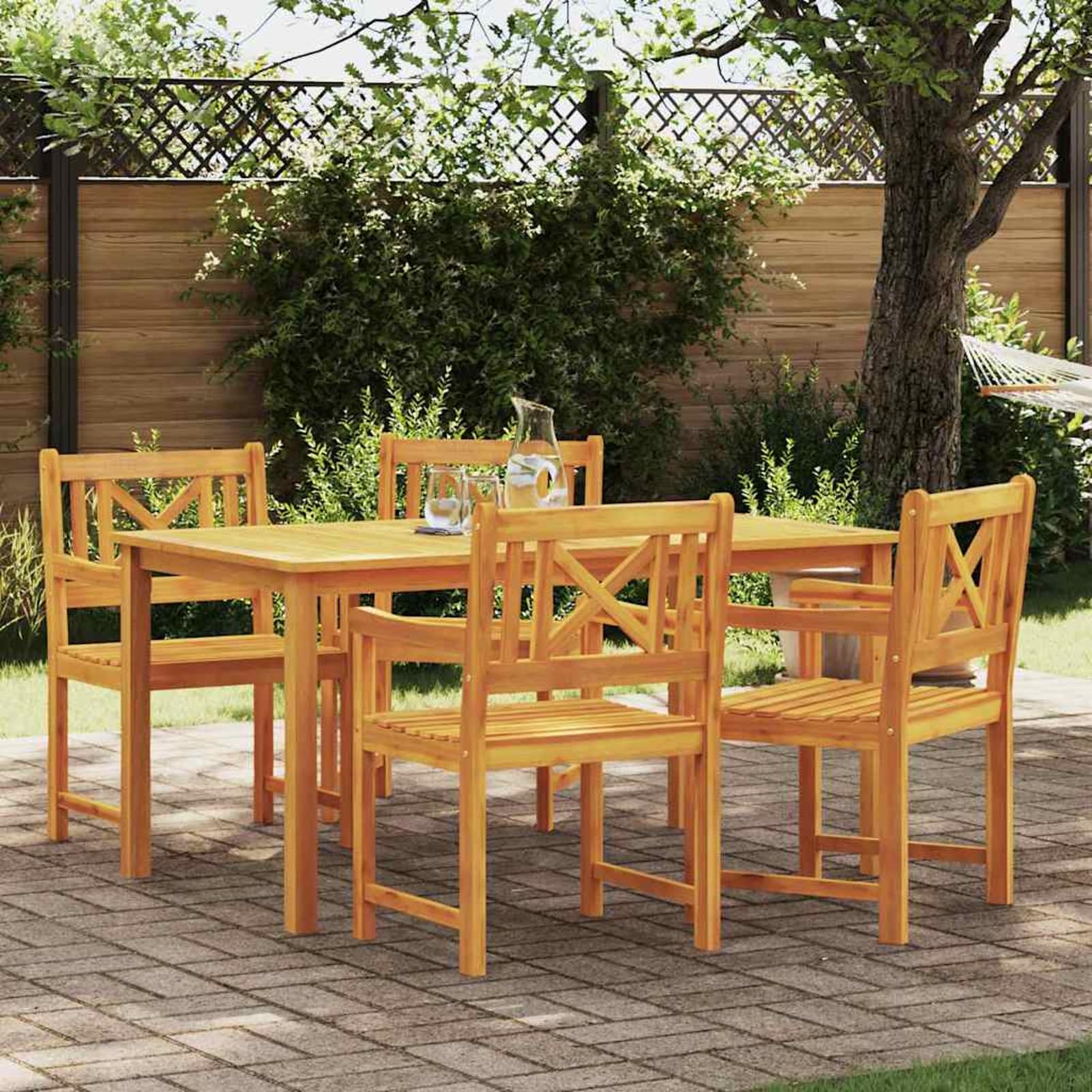 Chaises en bois massif d'acacia Gecheer : un lot de 4 assises robustes faciles à entretenir