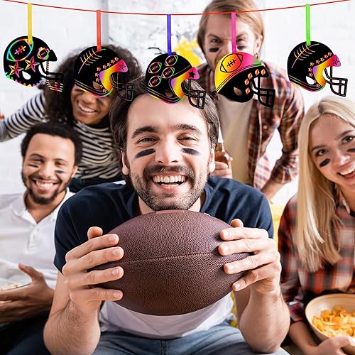 Miniatura 7 de Syhood Juego de 64 piezas de manualidades de papel para rascar de fútbol, casco de fútbol, tarjetas de rascar con lápiz óptico de madera y cintas