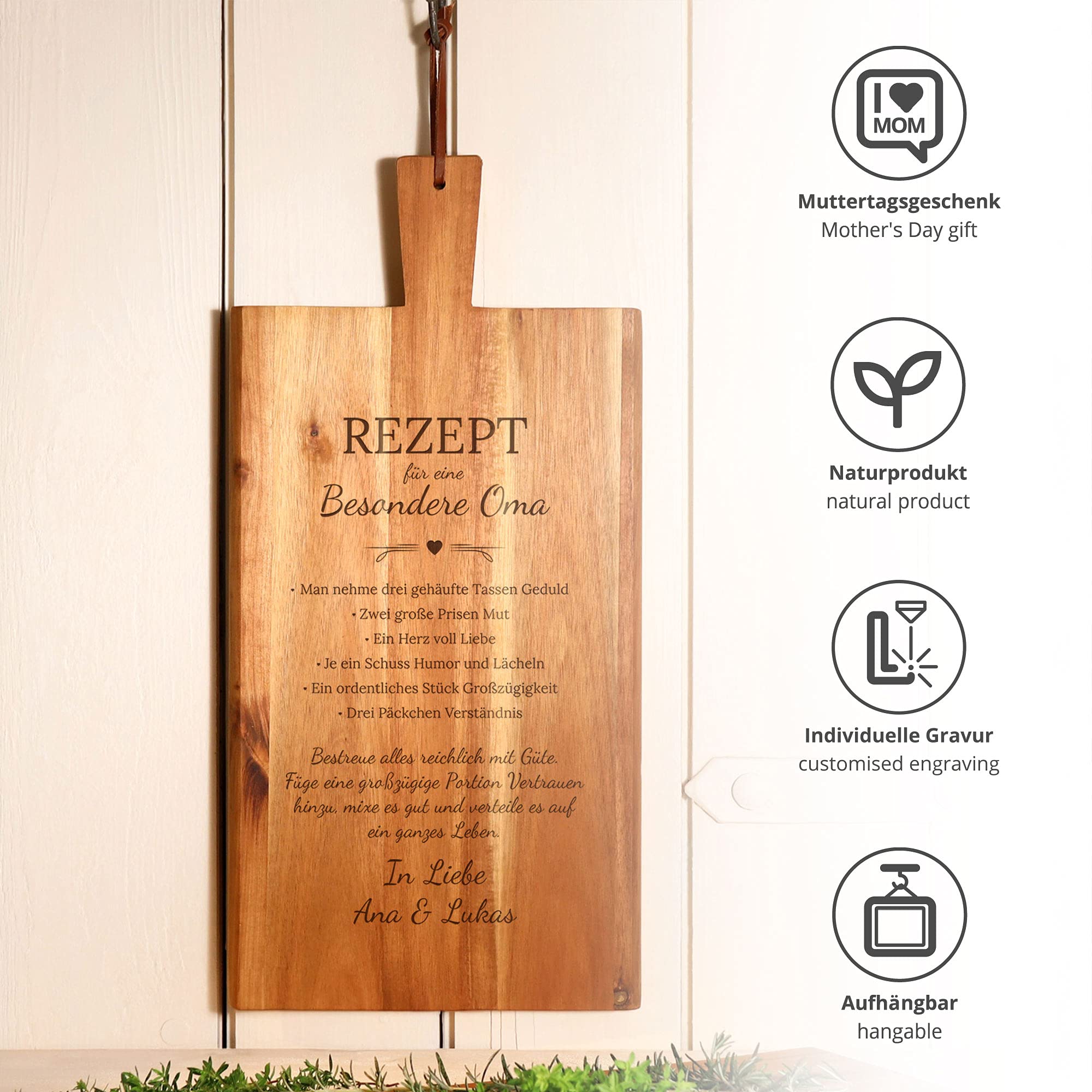 Casa Vivente Großes Schneidebrett mit Griff und Lederband, Personalisierte Gravur mit Namen, Rezept Oma, Geschenkidee zum Muttertag