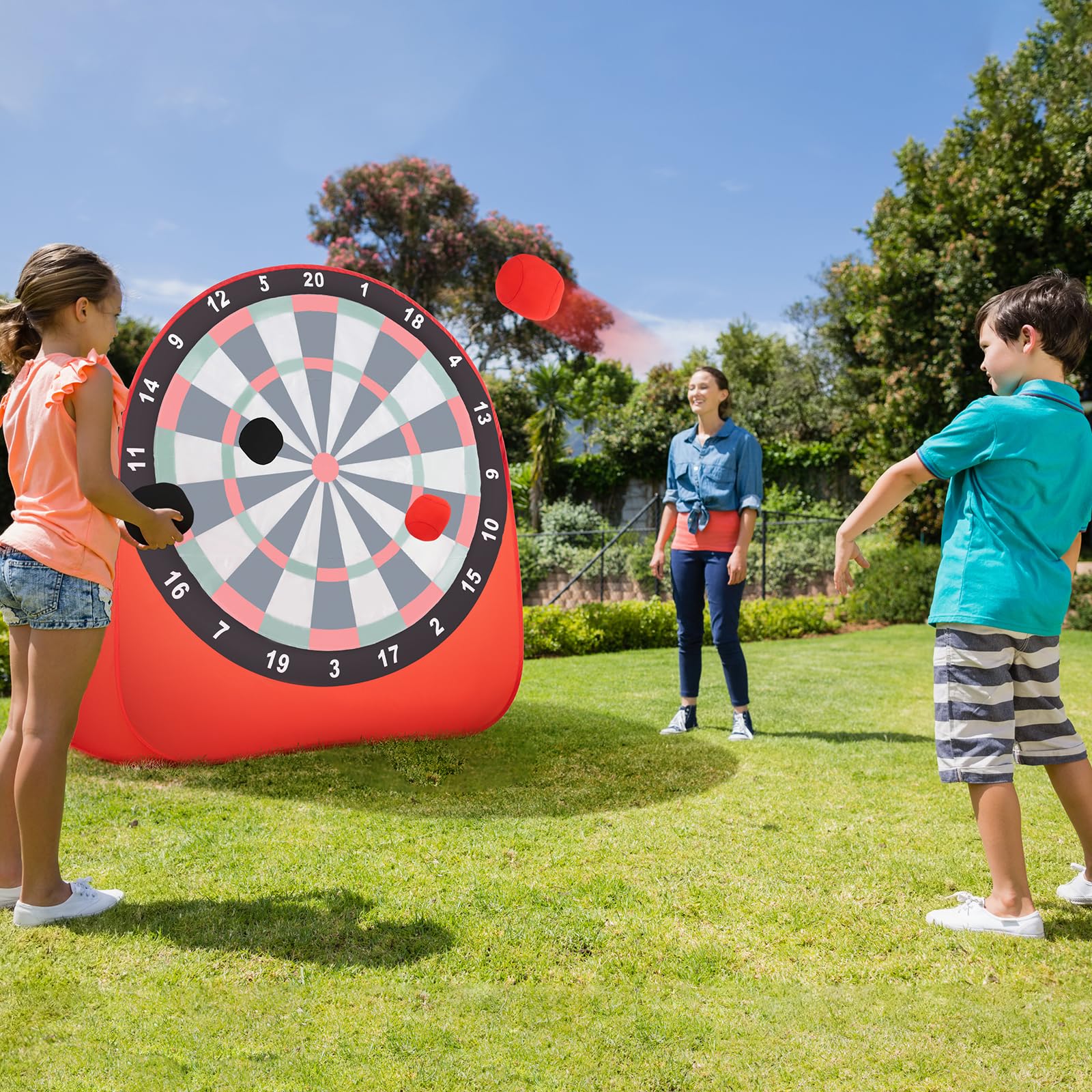 COSTWAY Diana Dardos Gran Board para Niños, Plegable y Portátil con 4 Pelotas de Pateo, Bolsa de Transporte, Tablero de Dardos de Fútbol para Jardín, Césped