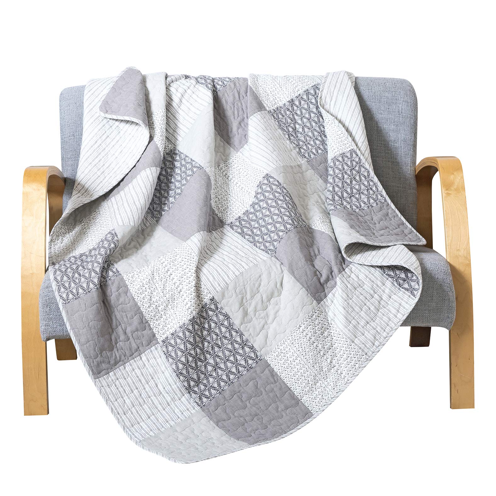 Soul & Lane in The Mist 50" x 60" Cotton Quilted Thriw Blanket, Gray and White Patchwork Throw Quilt for Couch, Lightweight Pieced Lap Quilt with Neutral Design for Modern Home