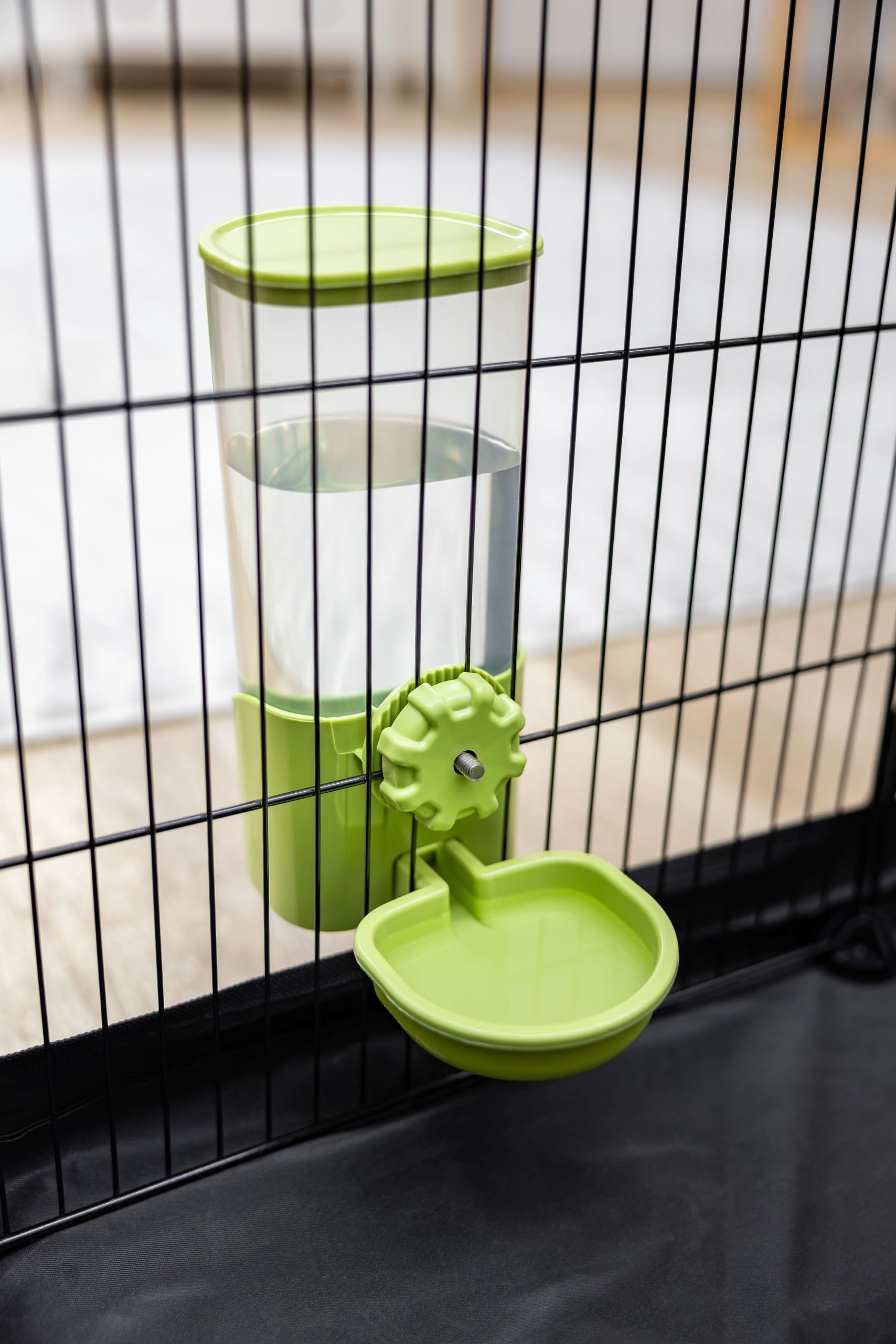 Kerbl Pet Distributore d'Acqua 850 ml, per Conigli e Piccoli Animali, Attacco a griglia, Coperchio Rimovibile, Plastica, Non gocciola, Verde, Trasparente