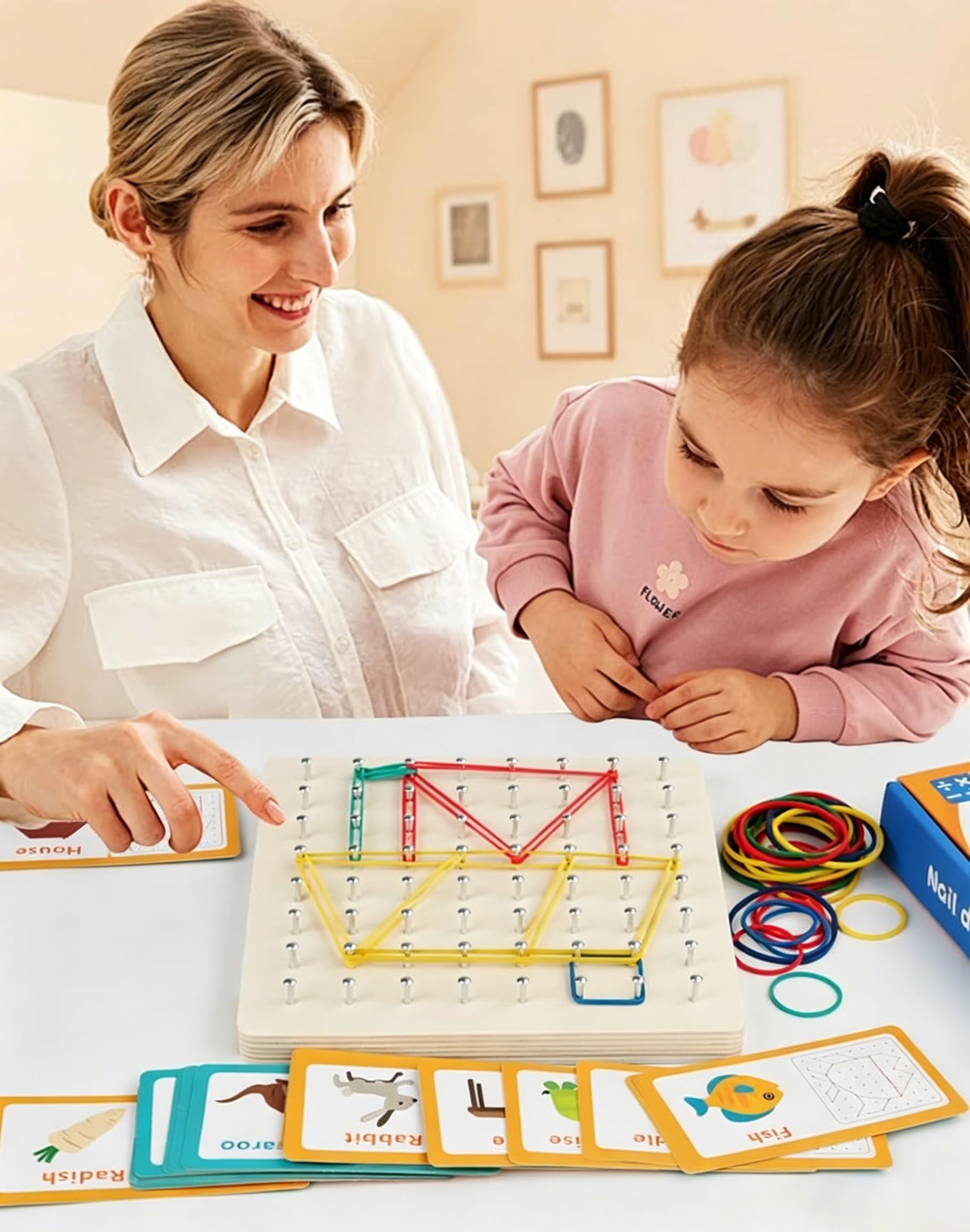 Jouets Montessori en bois, géoboard en bois avec cartes d'activités et bande en caoutchouc – Épingles à panneaux perforés avec bande en caoutchouc