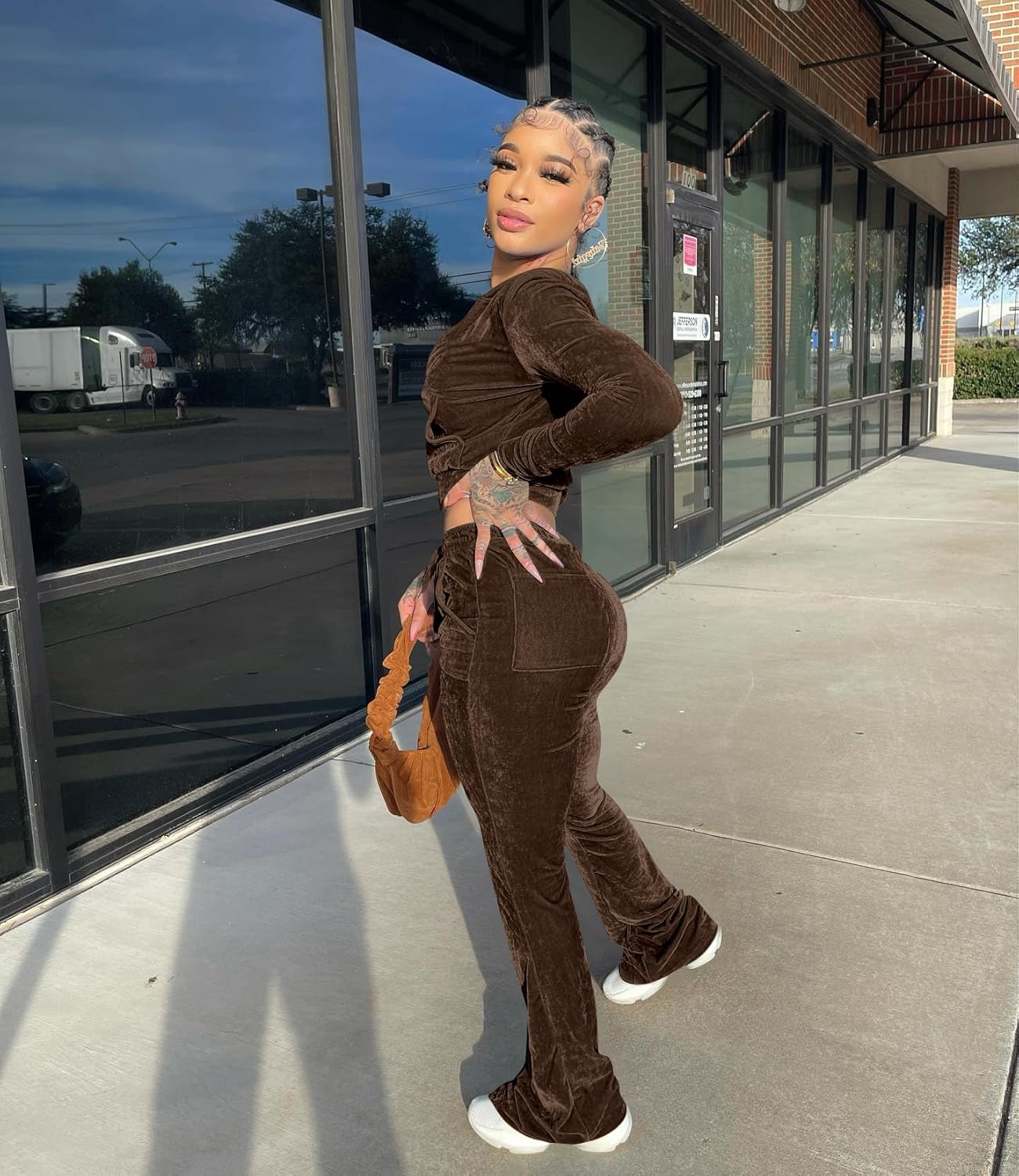 yidengymx Womens 2 Piece Velour Tracksuit Two Piece Outfits for Women Long Sleeve Zip Up Crop Tops Sweatpants Sets Pockets - Image 7