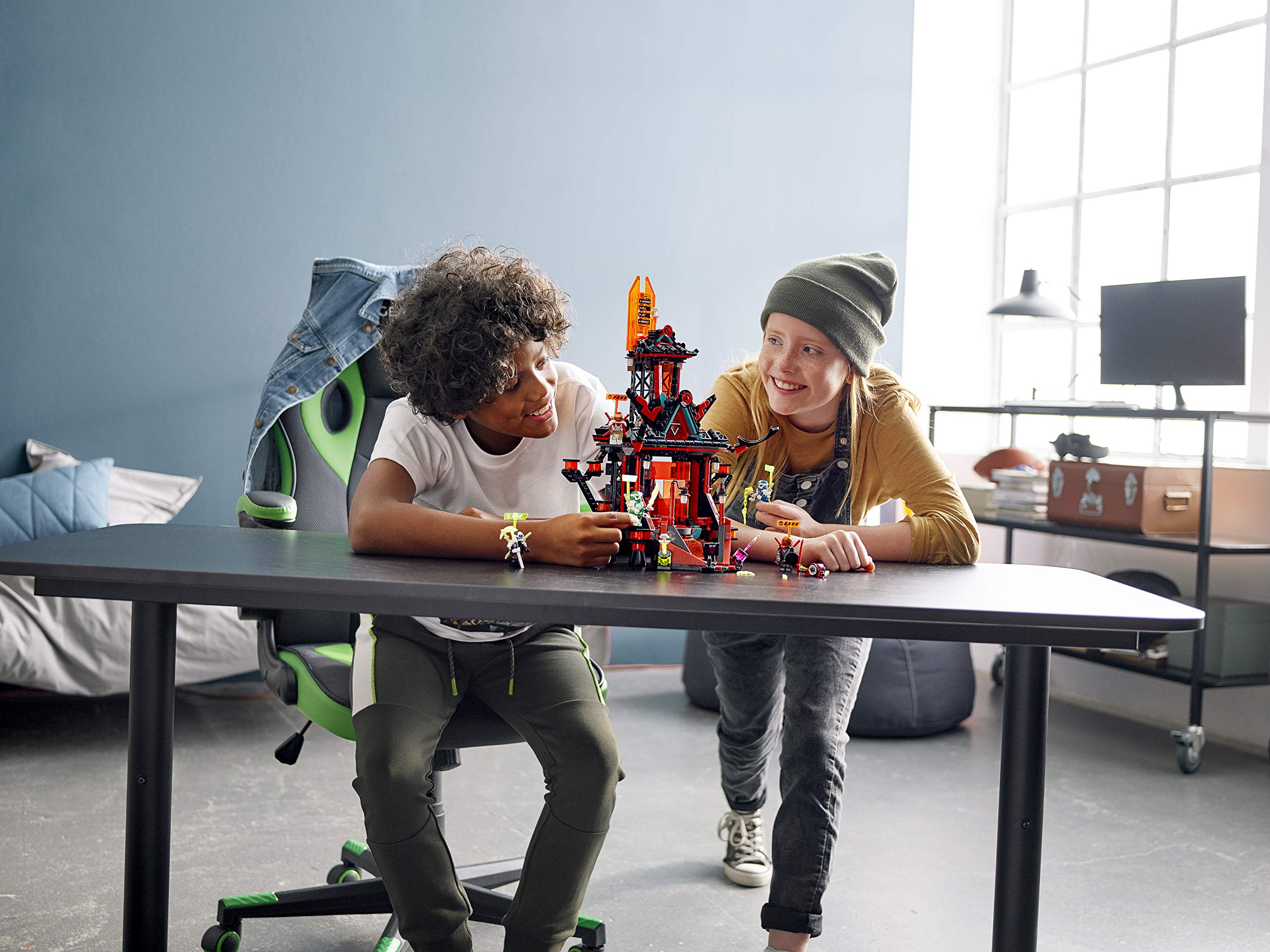 LEGO 71712 NINJAGO Empire Tempel des Unsinns, Bauset mit 6 Minifiguren, Ninja Spielzeug für Kinder