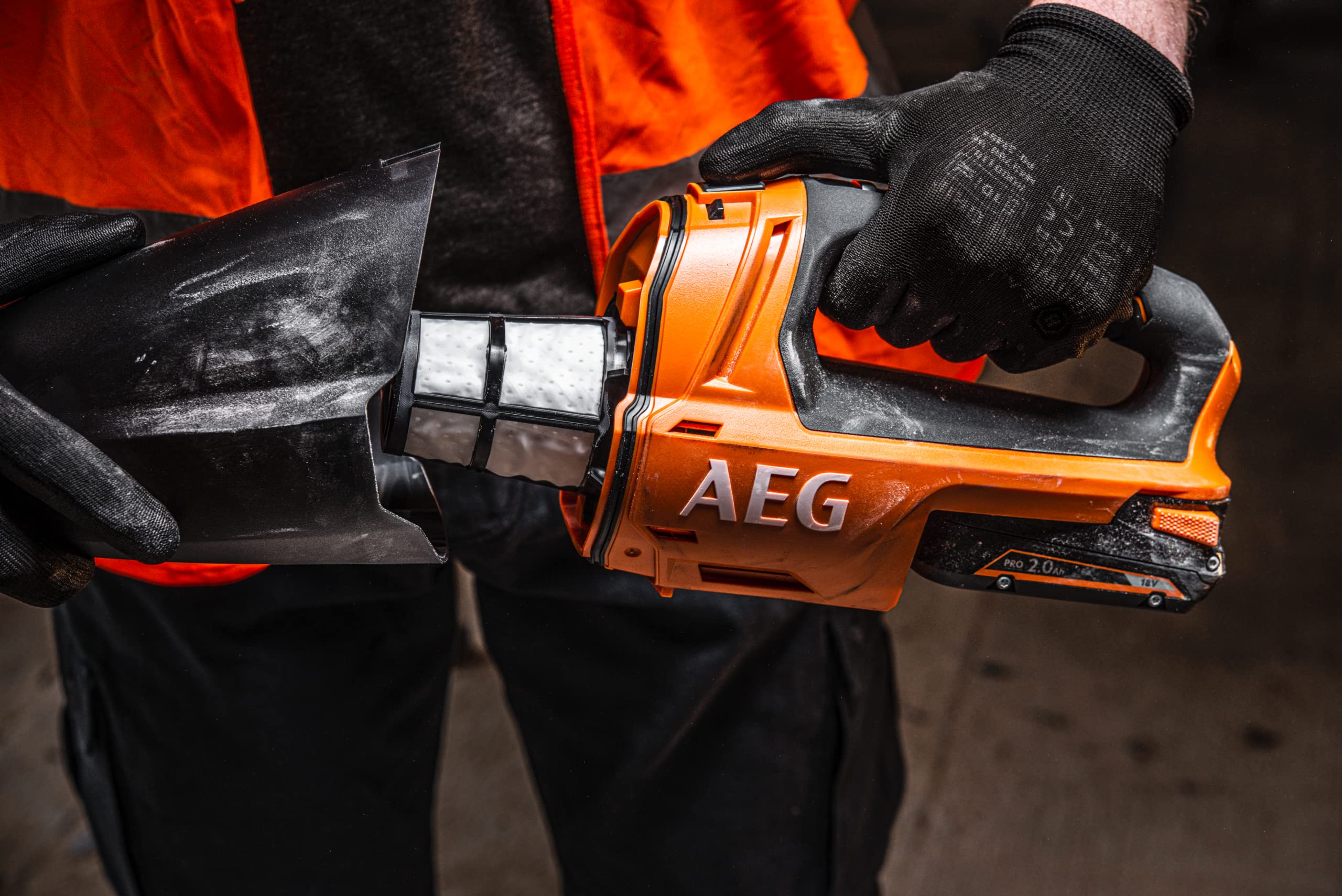 AEG BHSS18C-0 Aspiratore Compatto 18V, con Recipiente Trasparente Sganciabile, Pre-filtro Lavabile e Interruttore di Blocco