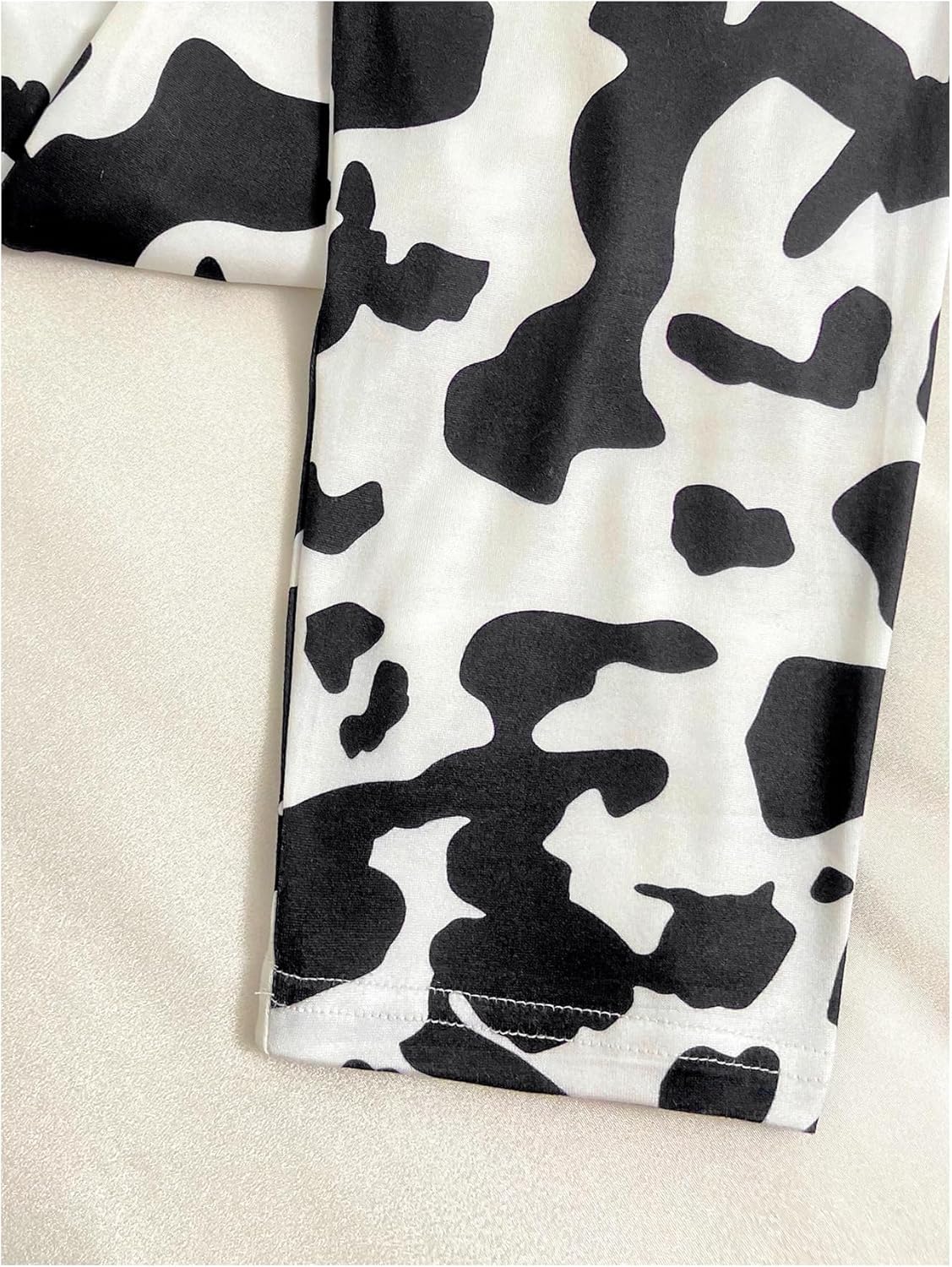 WDIRARA Women's Cow Graphic Print Sleepwear Round Neck Short Sleeve Tee and Pants Pajamas Set - Image 4