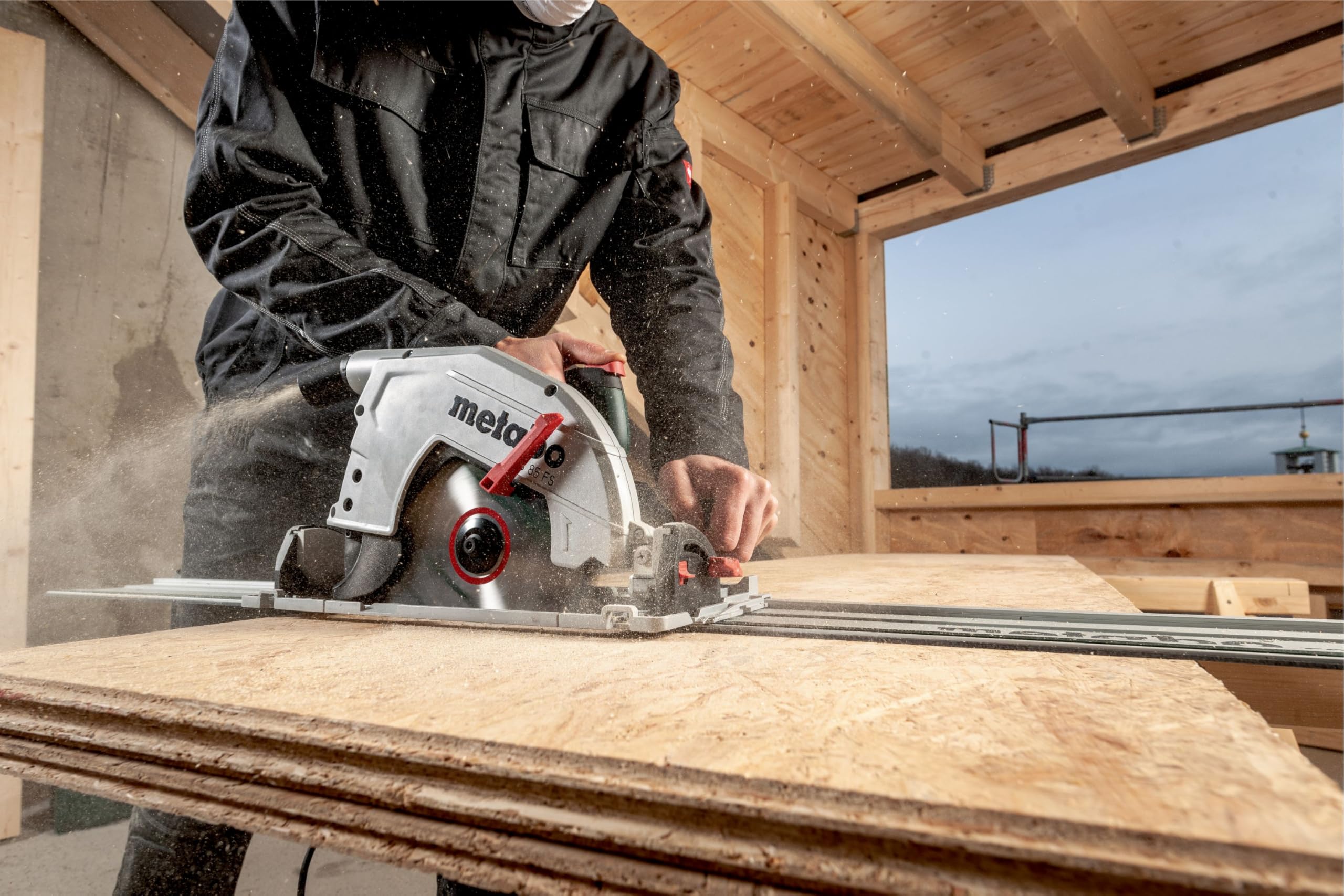 Metabo Ręczna piła tarczowa KS 85 FS (piła z brzeszczotem ø 235 mm, 2000 W, prędkość cięcia 55 m/s, długość kabla 4 m, z walizką) 601085500