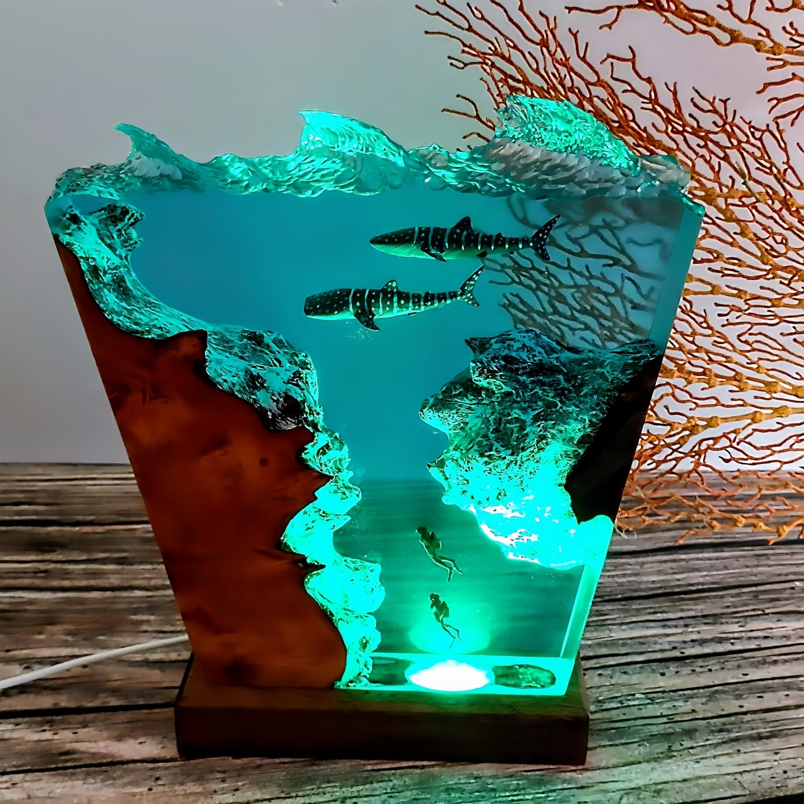 Drawelry Luce Notte Resina Epossidica Paesaggio Sottomarino 3D Artigianale, Decorazion Casa Base Legno, Mini Acquario Marino con Animali Marini Lampada per Cameretta Soggiorno Ufficio (A9)