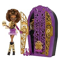 Monster High Segreti da Brivido – Clawdeen Wolf I Misteri di Hauntlywood, bambola con abiti, guardaroba e 19 accessori glamour a sorpresa inclusi, giocattolo per bambini, 4+ anni, JBG80