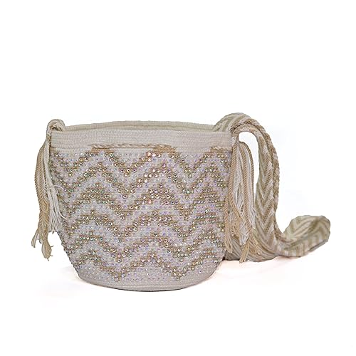 Miniatura 3 de Mini Mochila Wayuu 100% colombian original premium handmade bag special geometric designs exclusive for any occasion with rhinestones (Gold)