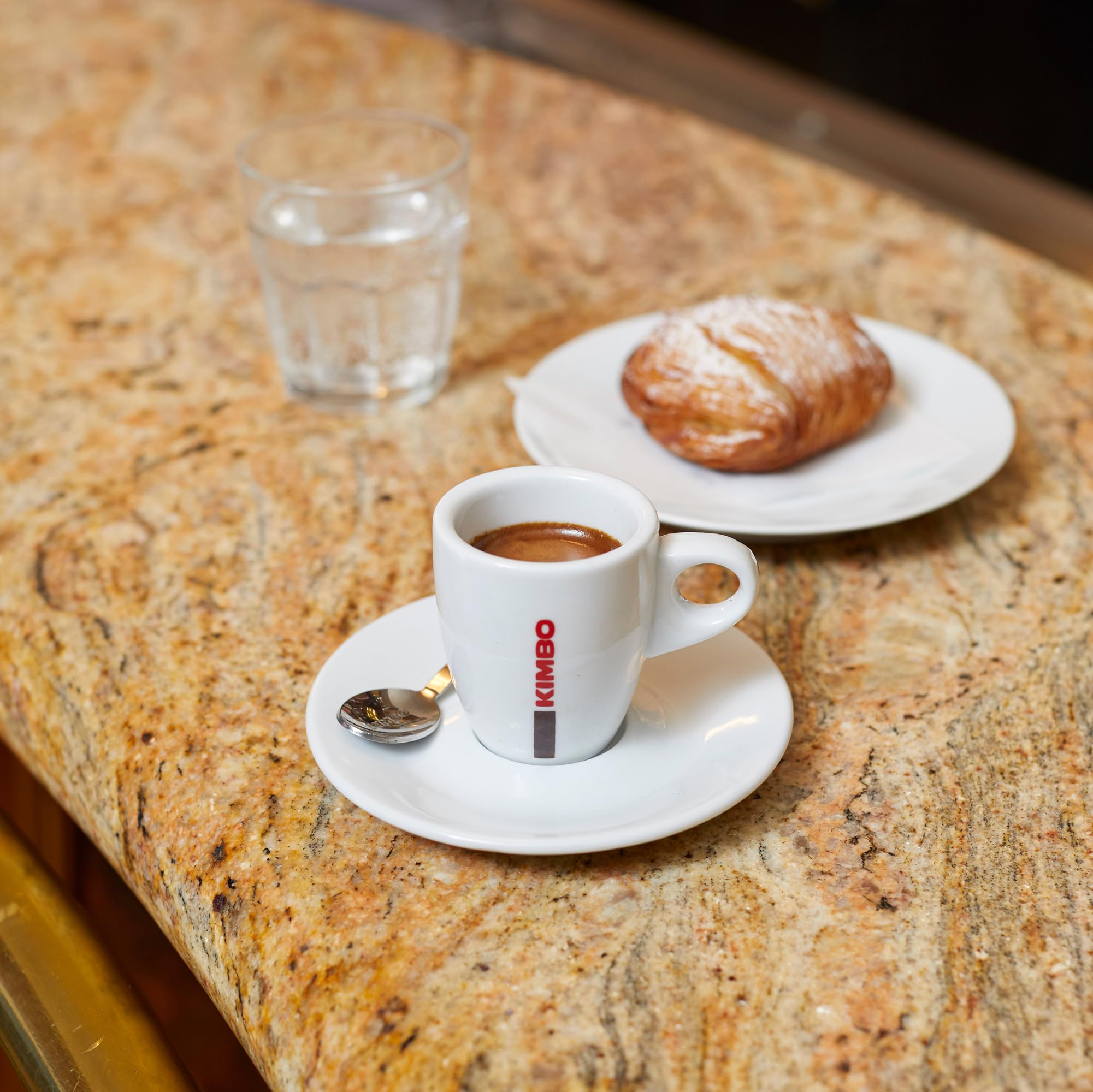 Kimbo Crema Intensa - 2 kg Caffè in Grani, 2 Confezioni da 1 kg, Intensità 11/13, Tostatura Medio-Scura, Note Speziate, Miscela Corposa, Ideale per Macchine Superautomatiche ed Espresso