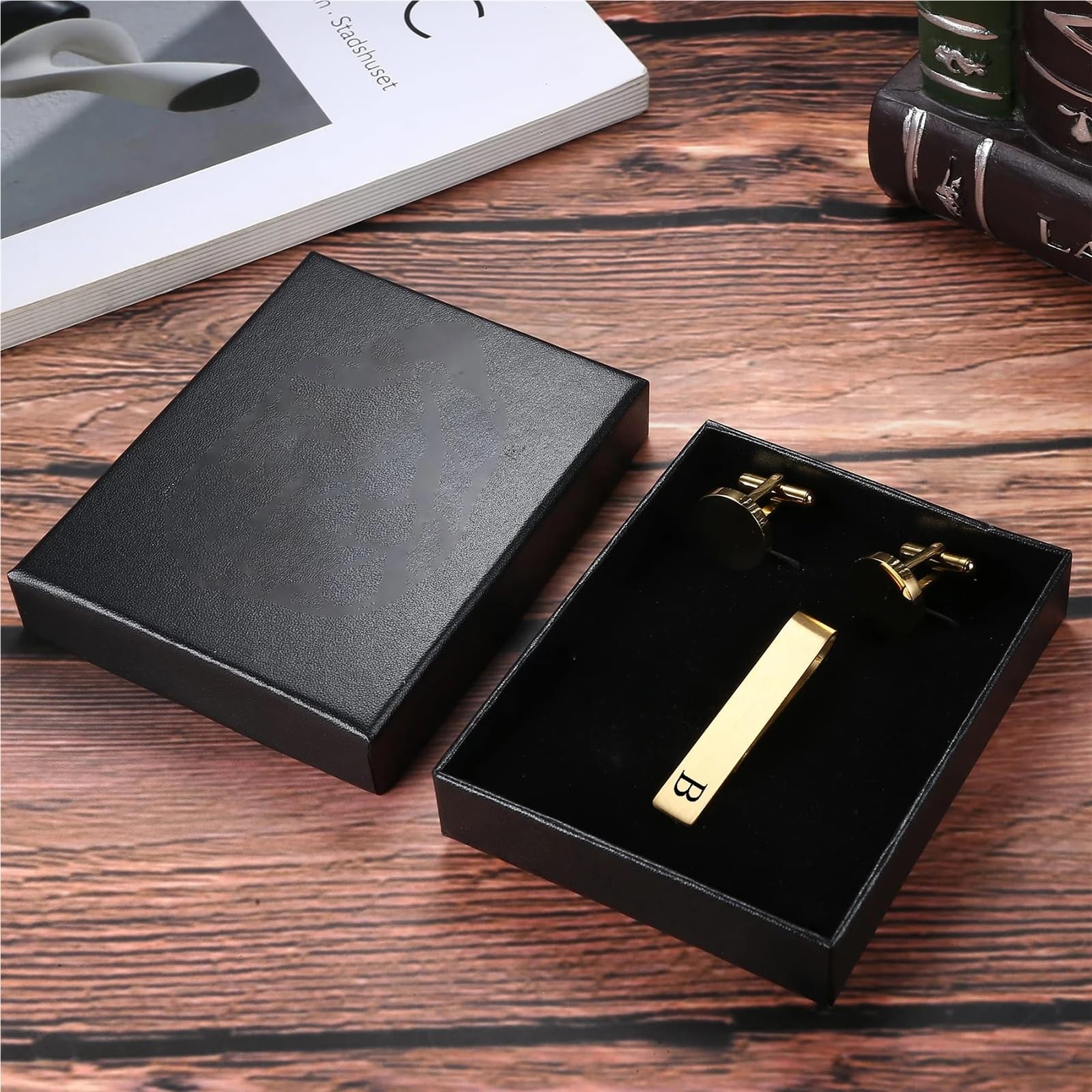 Un juego de gemelos y pasador corbata for hombre. Juego pasadores con caja. Regalo for padrinos boda Para Hombre