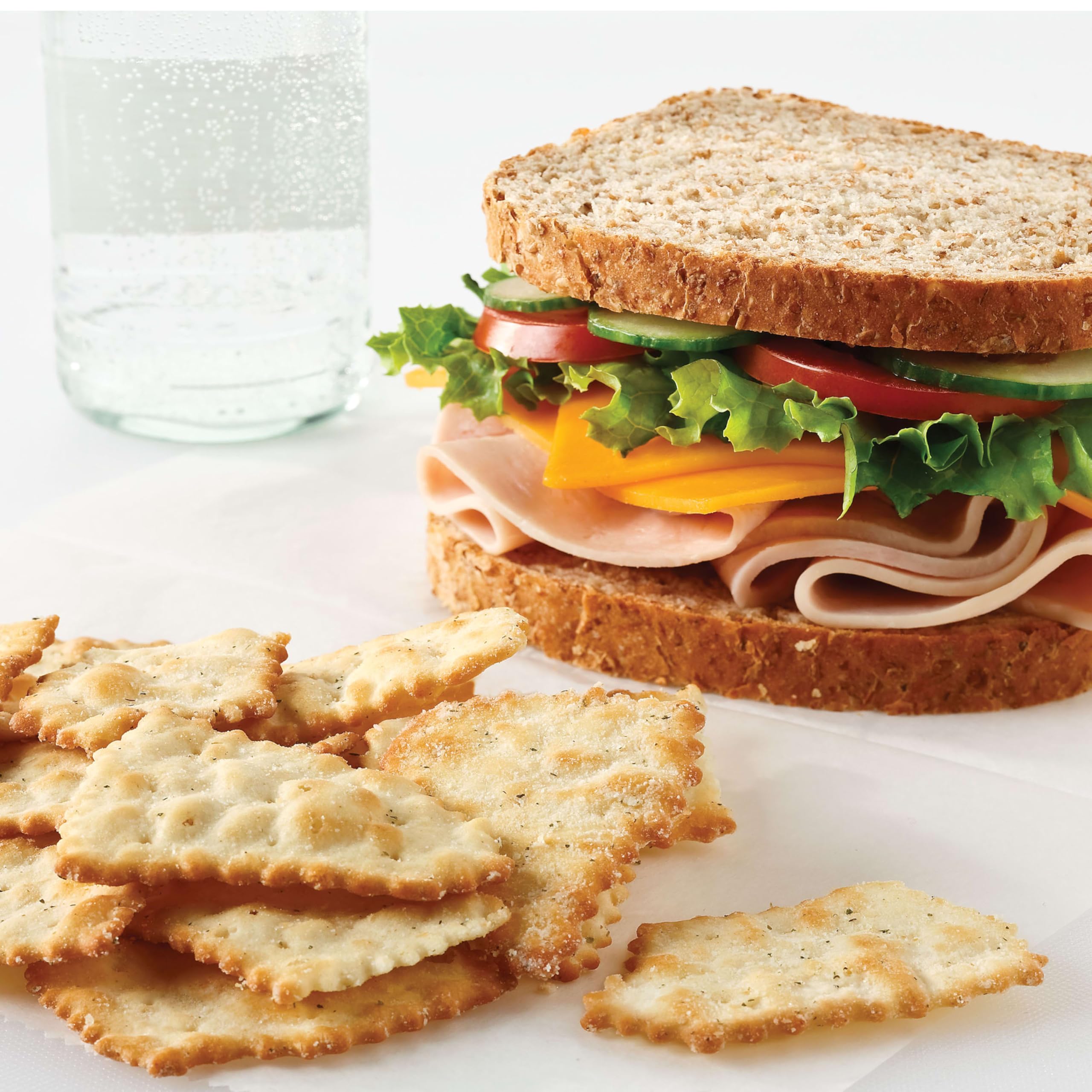 Nabisco Paquete variado de galletas, chips tostados RITZ, galletas de trigo integral y galletas veganas de trigo integral Triscuit Minis, 40 paquetes de aperitivos