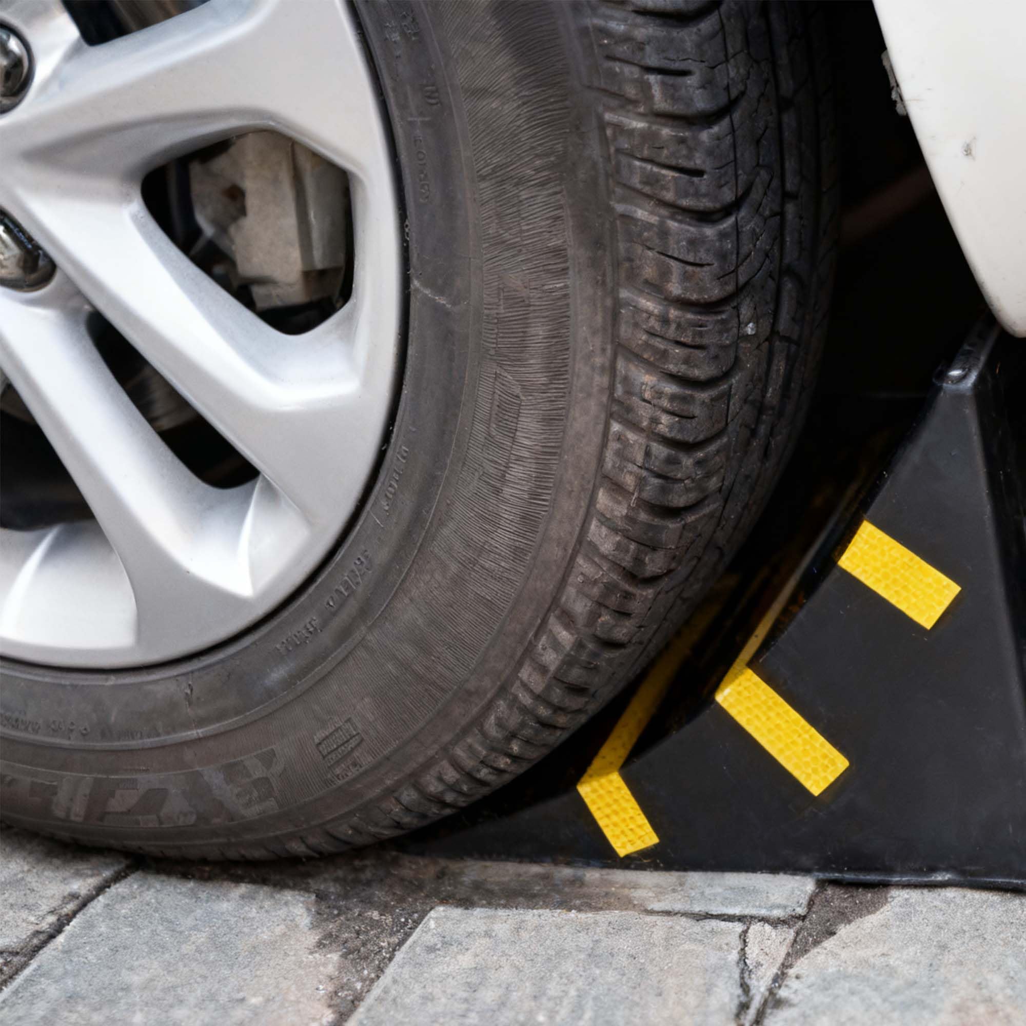 uyoyous Set di 2 cunei per ruota in gomma per auto resistente, bloccanti ruota con strisce riflettenti e maniglia per il trasporto, 25 x 16 x 19 cm, per campeggio auto, rimorchio, auto