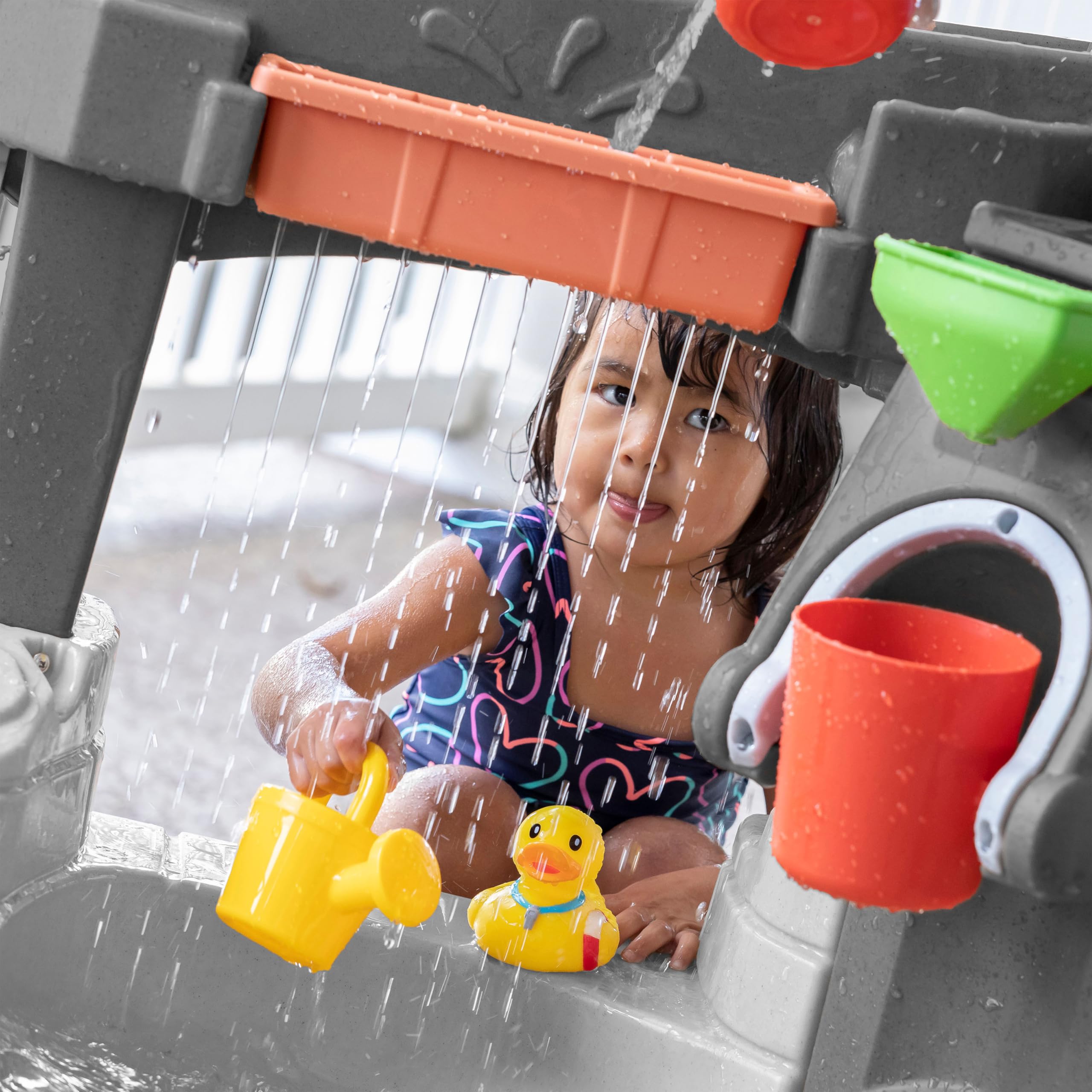 Step2 Pump & Splash Discovery Stone Pond Mesa de Agua de Plastico para ninos - Gris | Juguete acuatico/Mesa de Juegos para el Jardin con Conjunto de 10 Accesorios.
