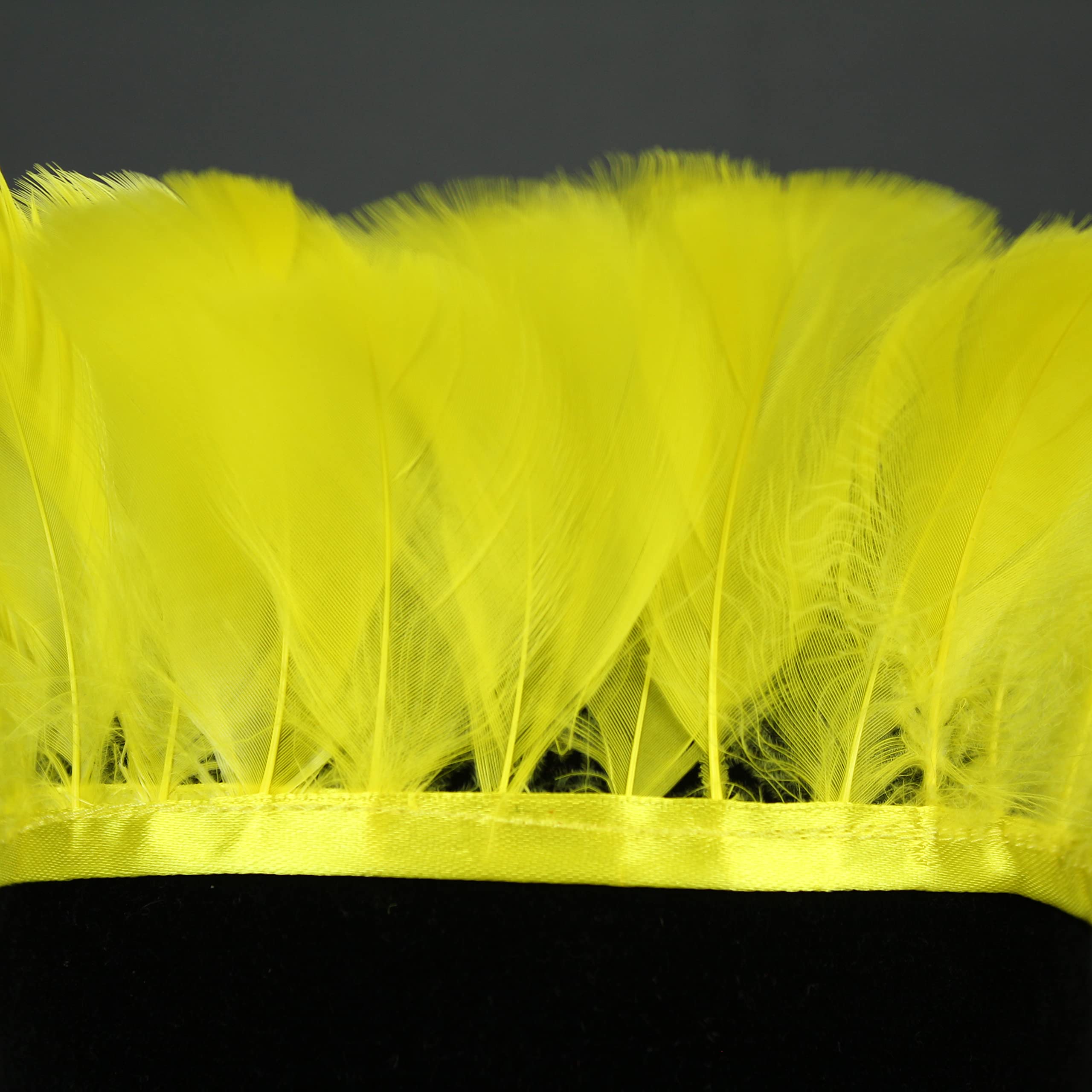 FLECO DE PLUMAS NATURALES TINTADAS DE OCA RASPADA, ANCHO 85mm (AMARILLO, 5)