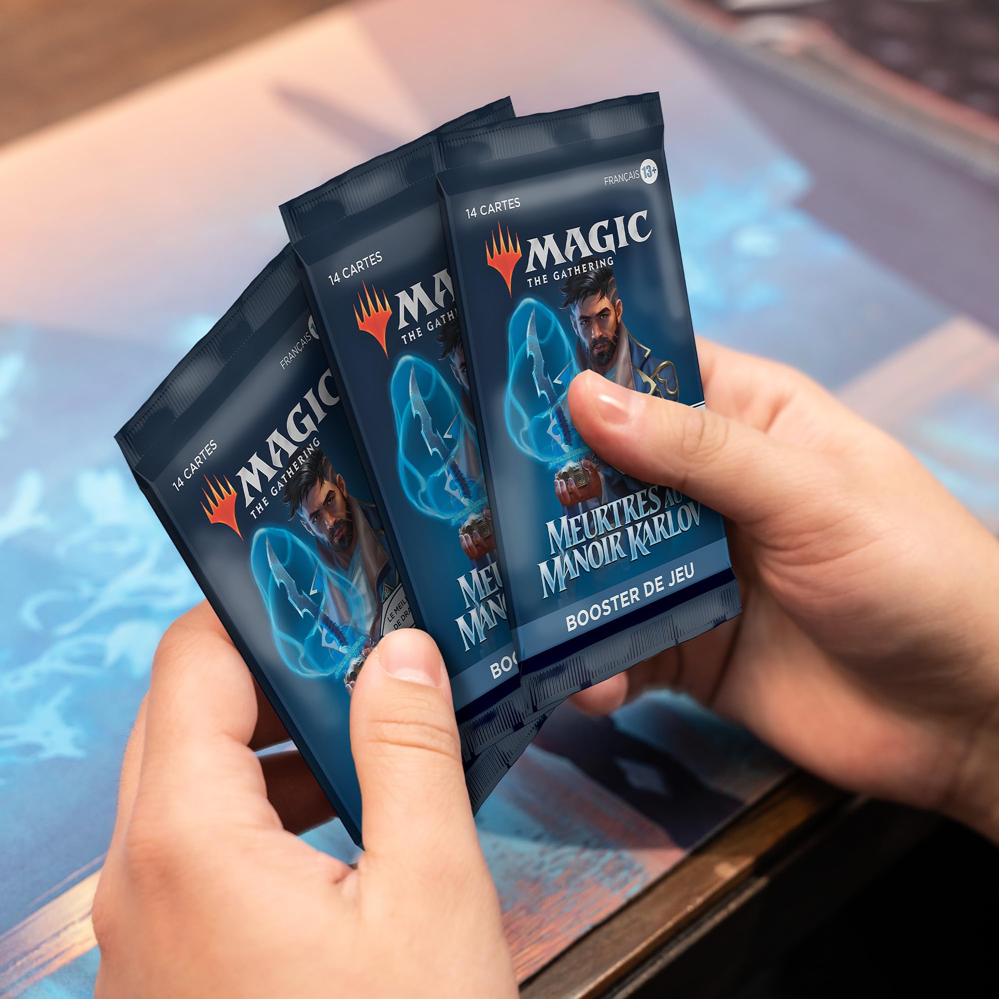 Boîte de boosters de jeu Magic: The Gathering Meurtres au manoir Karlov - 36 boosters (504 cartes Magic) (Version Française)