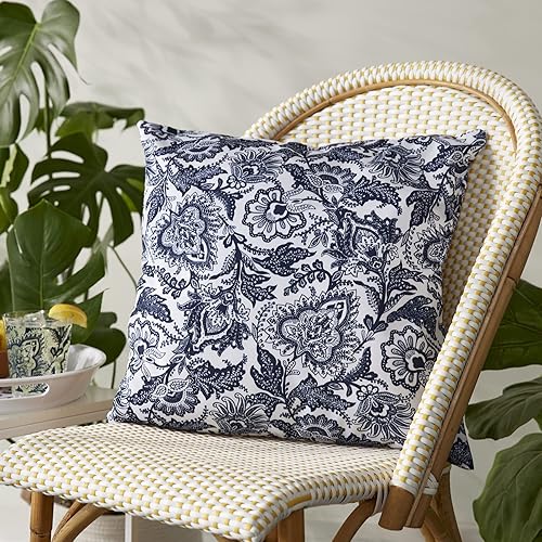 Miniatura 3 de Vera Bradley Almohada reciclada Lighten Up resistente al agua para interiores y exteriores con inserto hipoalergénico, Java azul marino y blanco