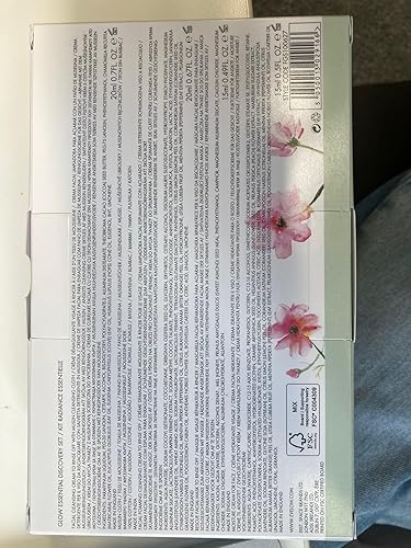 Miniatura 1 de EVE LOM Glow Essentials Set  Incluye limpiador de 0.7 fl oz + medio paño de limpieza de muselina, limpiador en crema espumosa de 0.7 fl oz, máscara