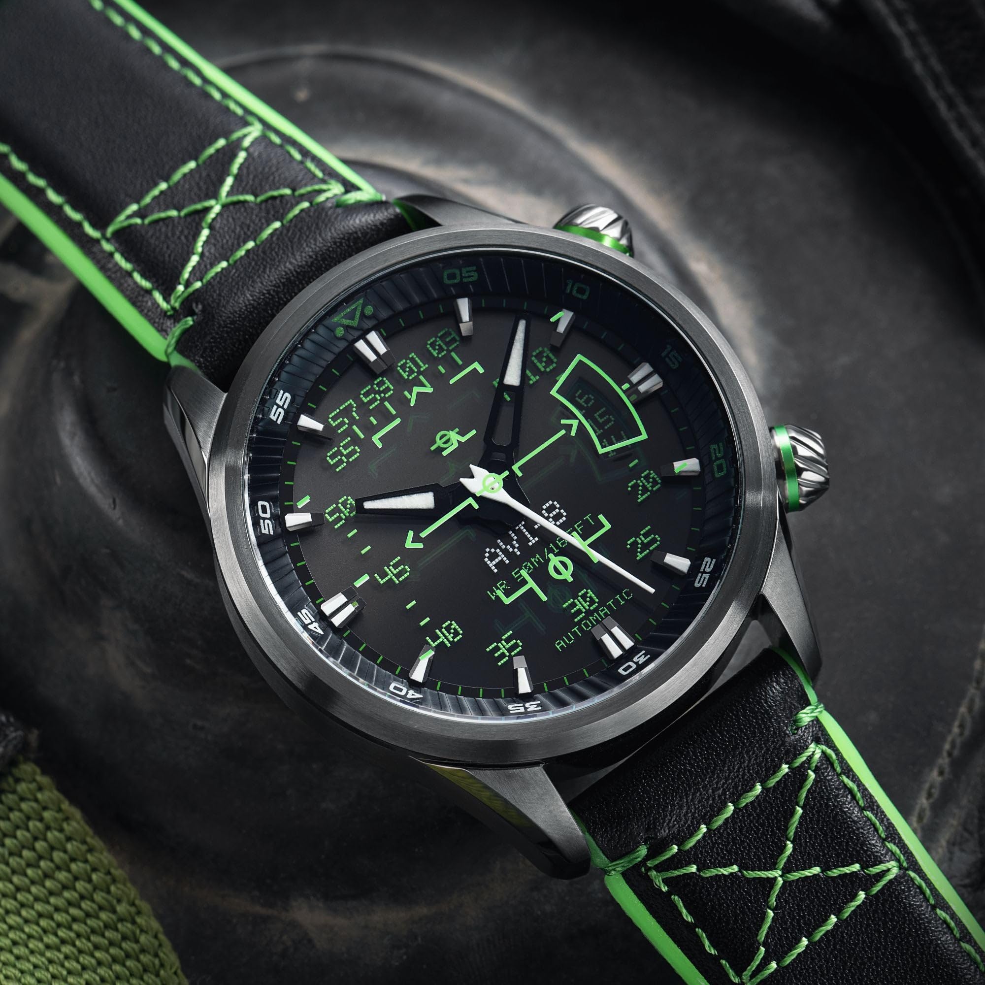 AVI-8 Hawker Harrier HUD Automatikuhr für Herren, 44 mm, mit Gummi-/Lederband, AV-4117