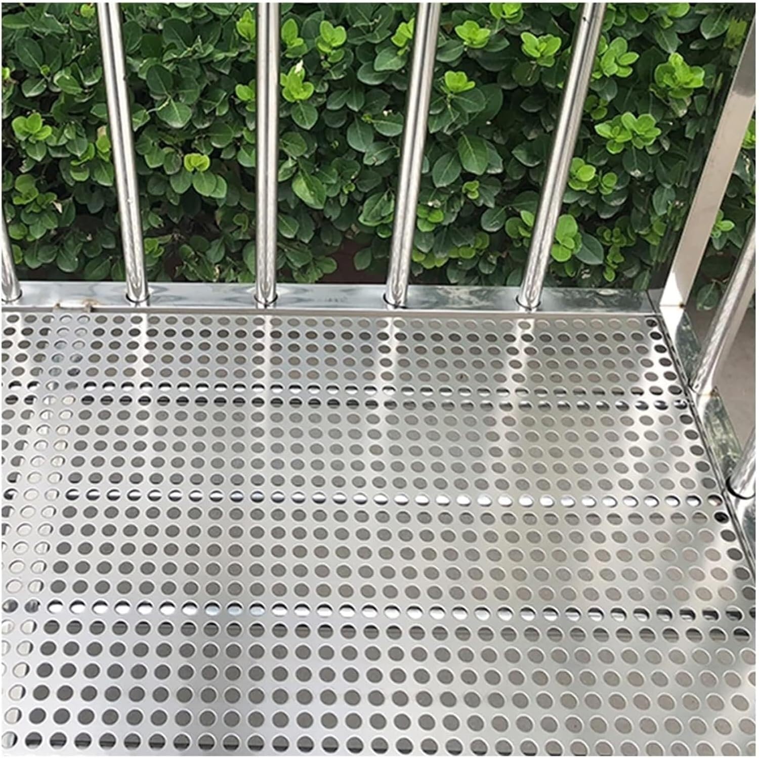 Generisch Lochblech aus Edelstahl 304, 10 mm Lochdurchmesser, 8 mm Lochabstand, Robustes Metallblech für Heimwerkerprojekte, 55 x 120 cm, rostbeständiges Gitterrost für den privaten und industriellen