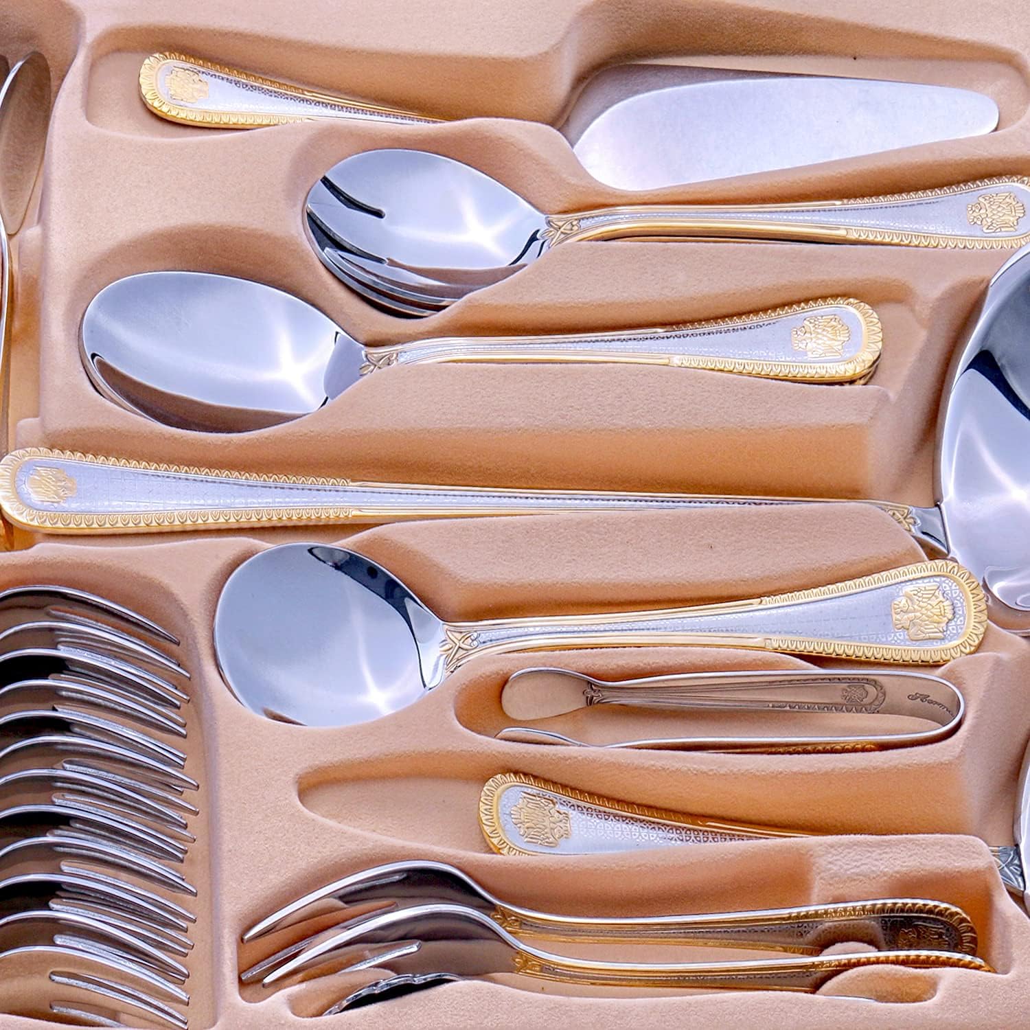 Royal Family Collection 72 Piece Fine Flatware Silverware Set with Gift Carrying Case, Elegant Design, Serves Parties 12 people, Perfect Housewarming Graduation for Loved Ones, Gold