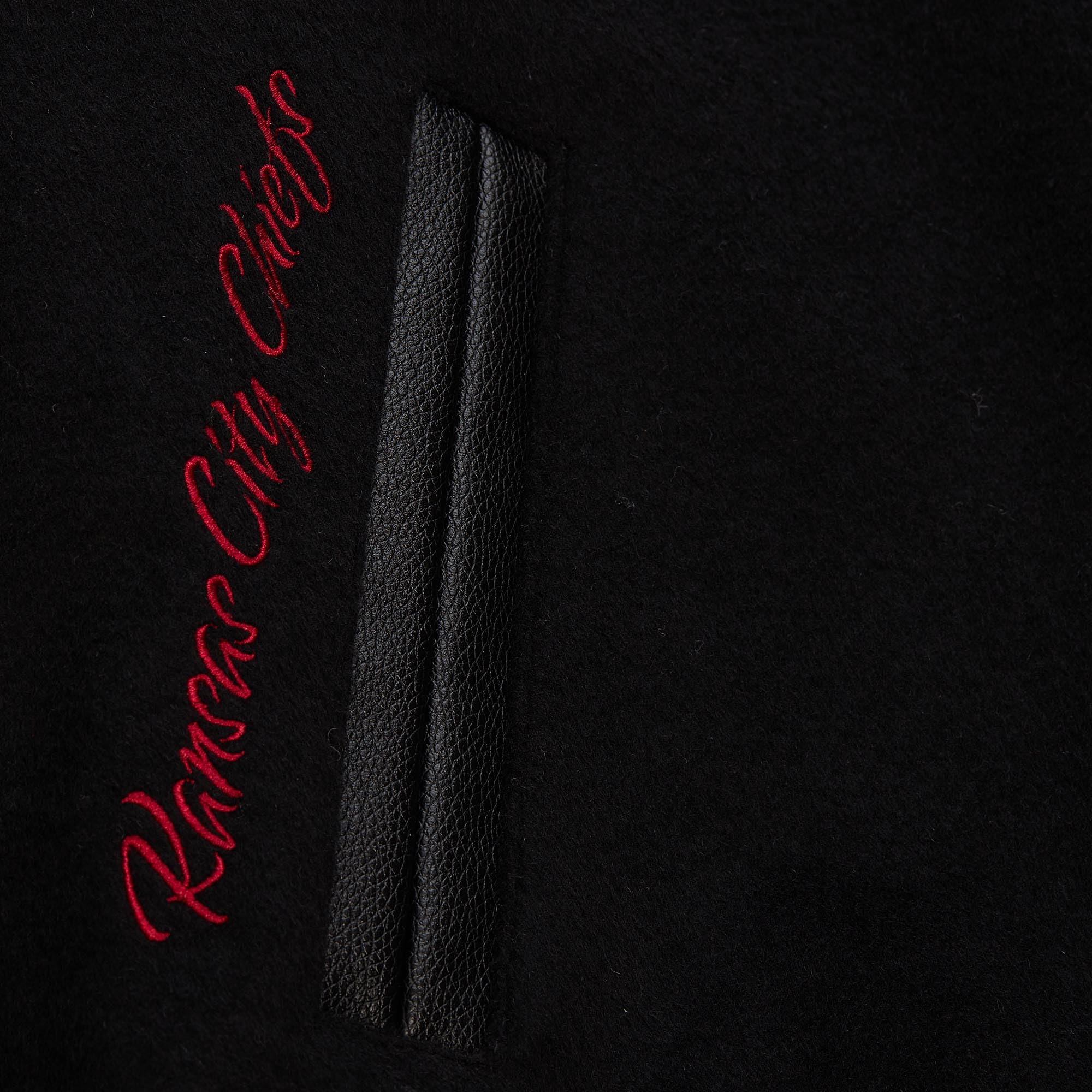 Mitchell & Ness NFL Blackout Giacca college retrò | Misto lana-poliestere | Maniche in PU | Toppe e ricami di alta qualità su petto e maniche | Polsini a coste su colletto, maniche e orlo