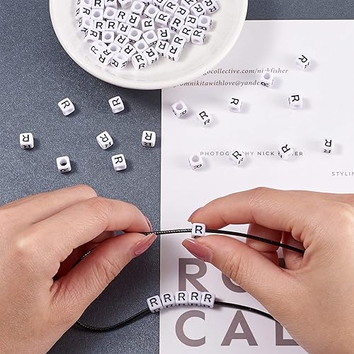 Vista 33 de FASHEWELRY 300 cuentas de letras acrílicas blancas de 0.236 x 0.236 pulgadas (0.236 x 0.236 in), cuentas del alfabeto para hacer pulseras