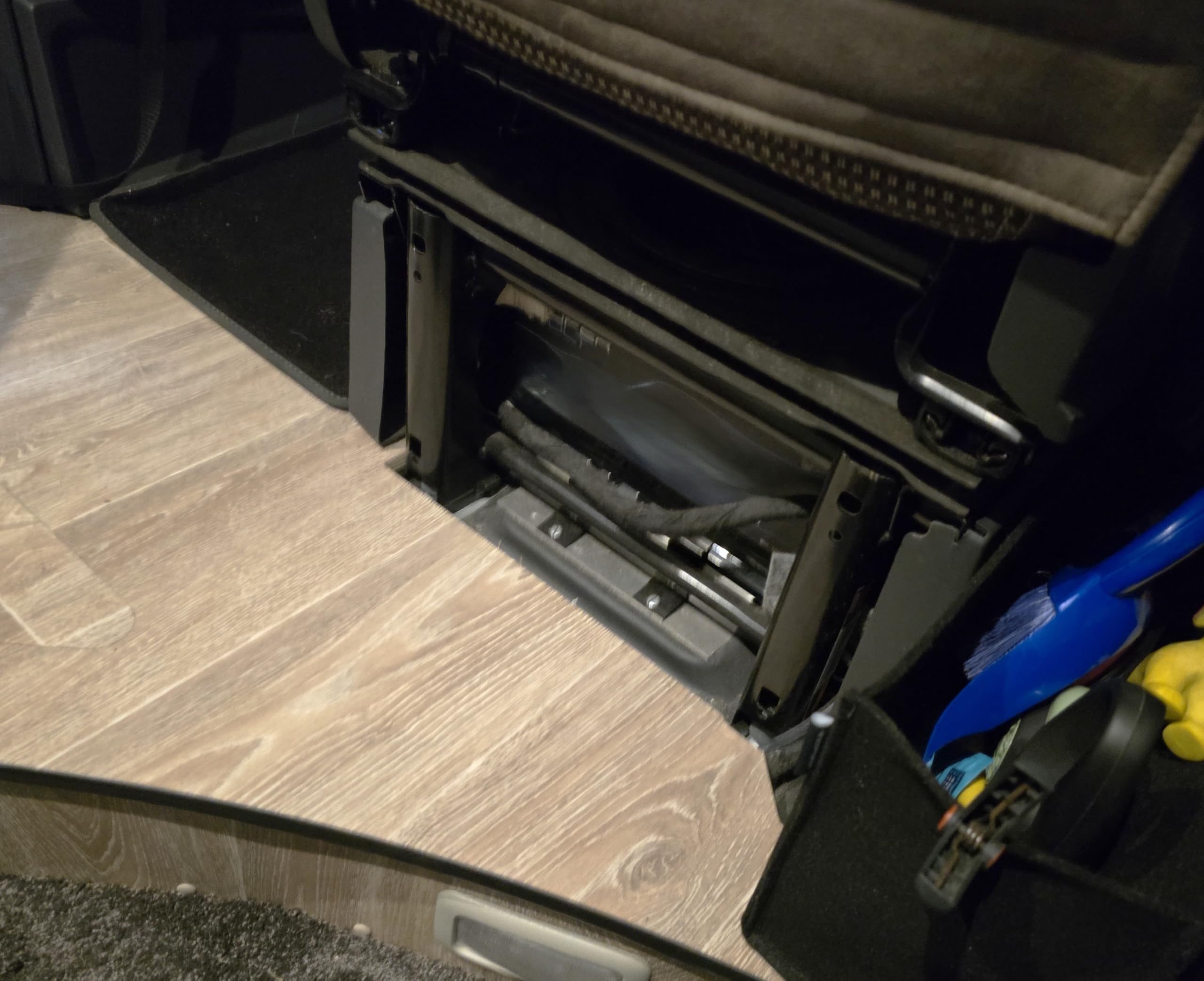 Generisch Stauraumtasche Tasche FILZ für die Sitzkonsole mit Magnethalter für Wohnmobil/Kastenwagen (Schwarz)
