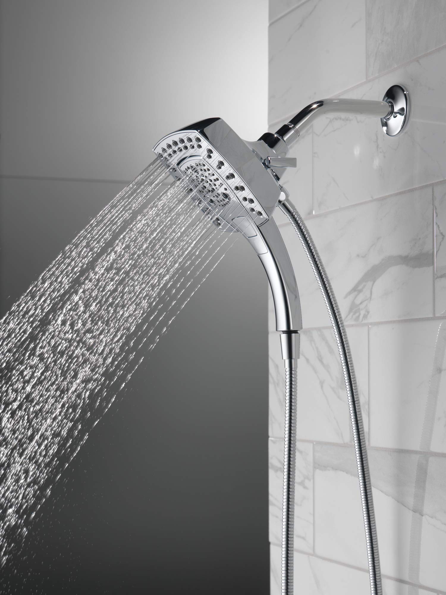 Delta Faucet 5-Spray In2ition 2 en 1 Ducha de mano doble con manguera, acoplamiento magnético de mano alcachofa de ducha, cromado 58474-25