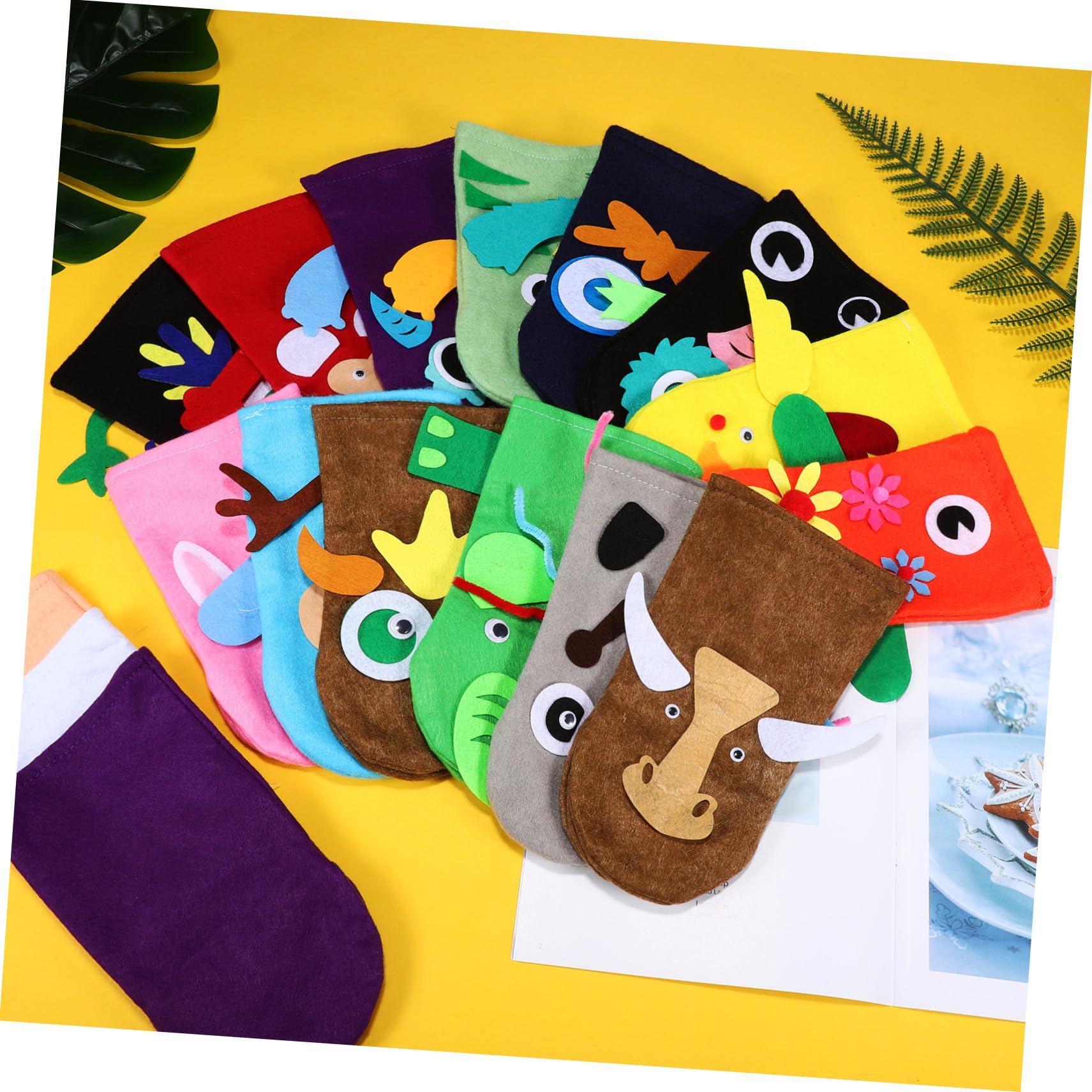GOOHOCHY Kit de Manualidades para Niñas Marionetas de Mano de Fieltro, Fácil de Usar, Diseños Vibrantes y Patrones Adorables para Juegos de Rol y Manualidades