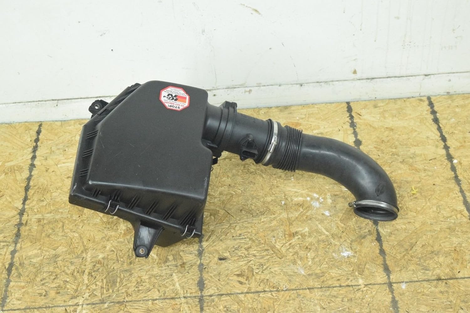 GENUINE BMW E60 AIR MASS AIR FLOW SENSOR AIR BOX ASSEMBLY