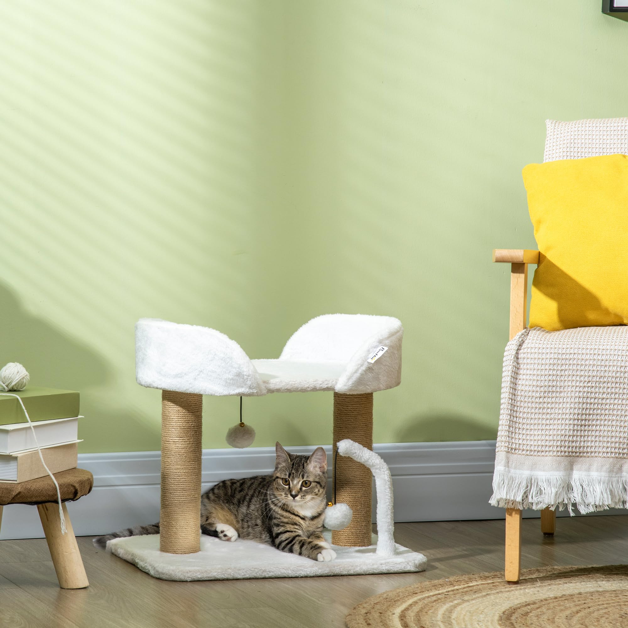 PawHut Arbre à Chat grattoir Design avec Jeu 2 Pompons Suspendus 2 poteaux sisal + Plateforme Peluche - 48 x 38 x 42 cm - sisal Beige