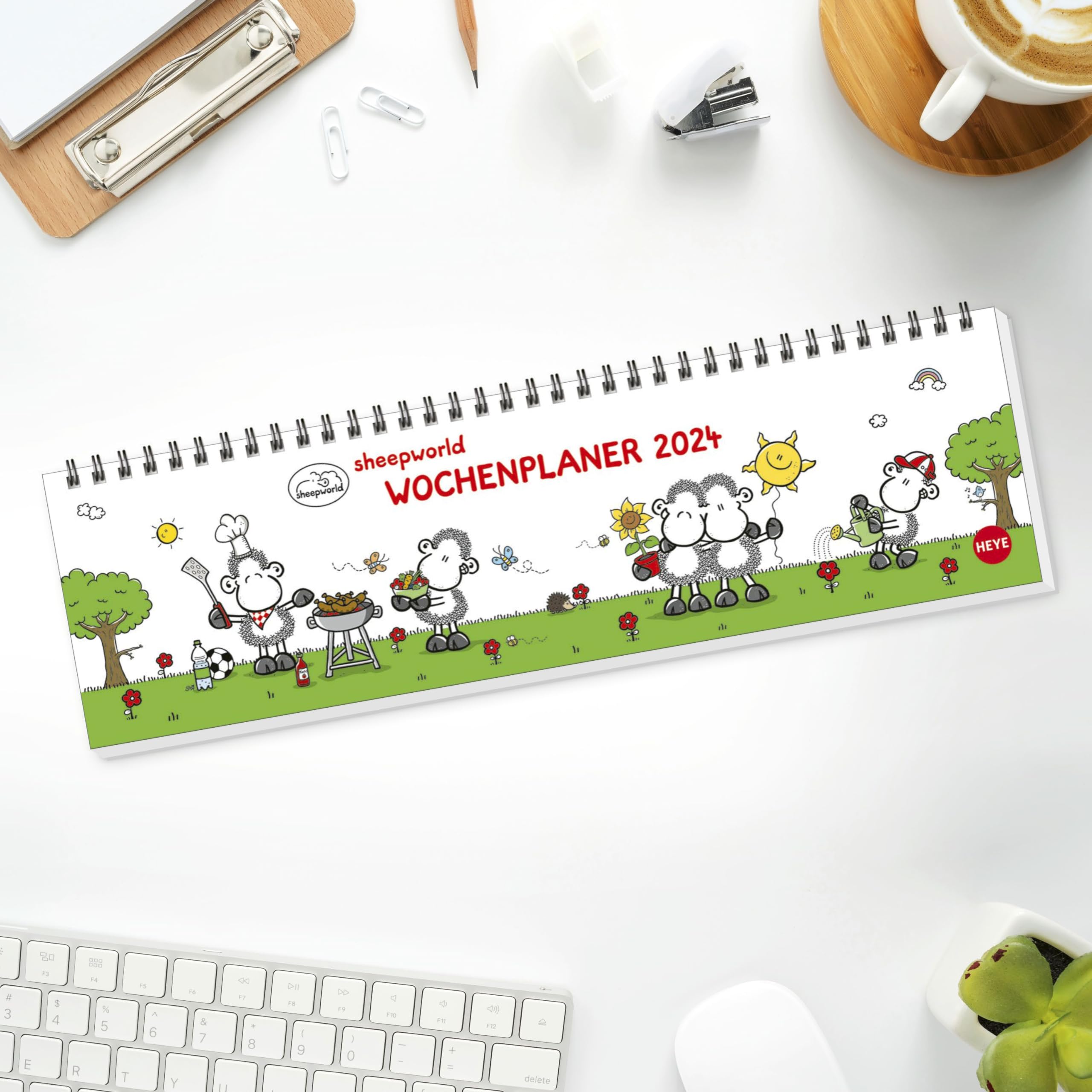sheepworld Wochenquerplaner 2024. Praktischer Tischquerkalender mit Spiralbindung und niedlichen Schaf-Cartoons. Liebevoll illustrierter Tisch-Kalender.