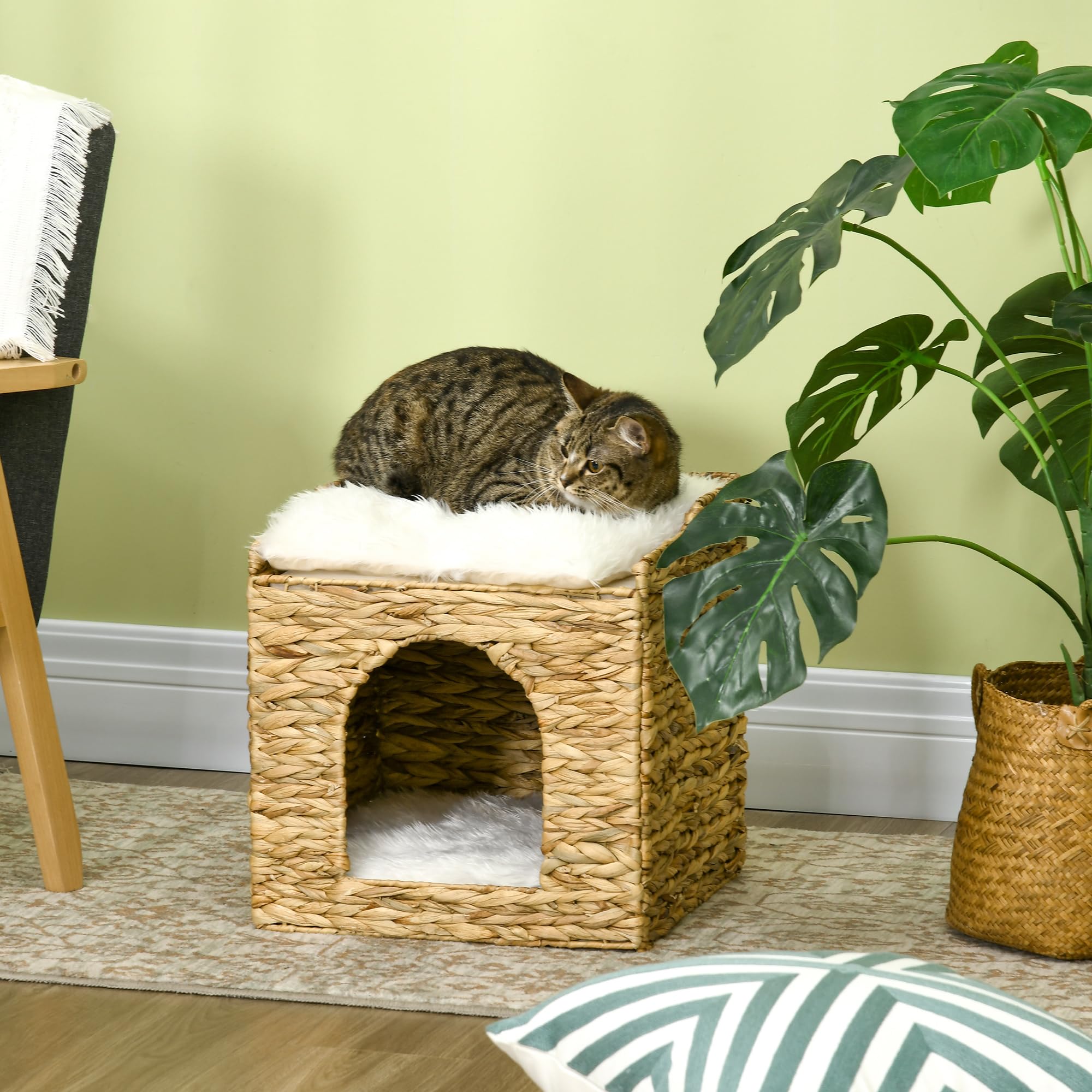 PawHut Maison à Chat Niche pour Chat à 2 Niveaux avec 2 Coussins en Jacinthe d'eau - 37,5 x 37,5 x 41,5 cm Marron, crème