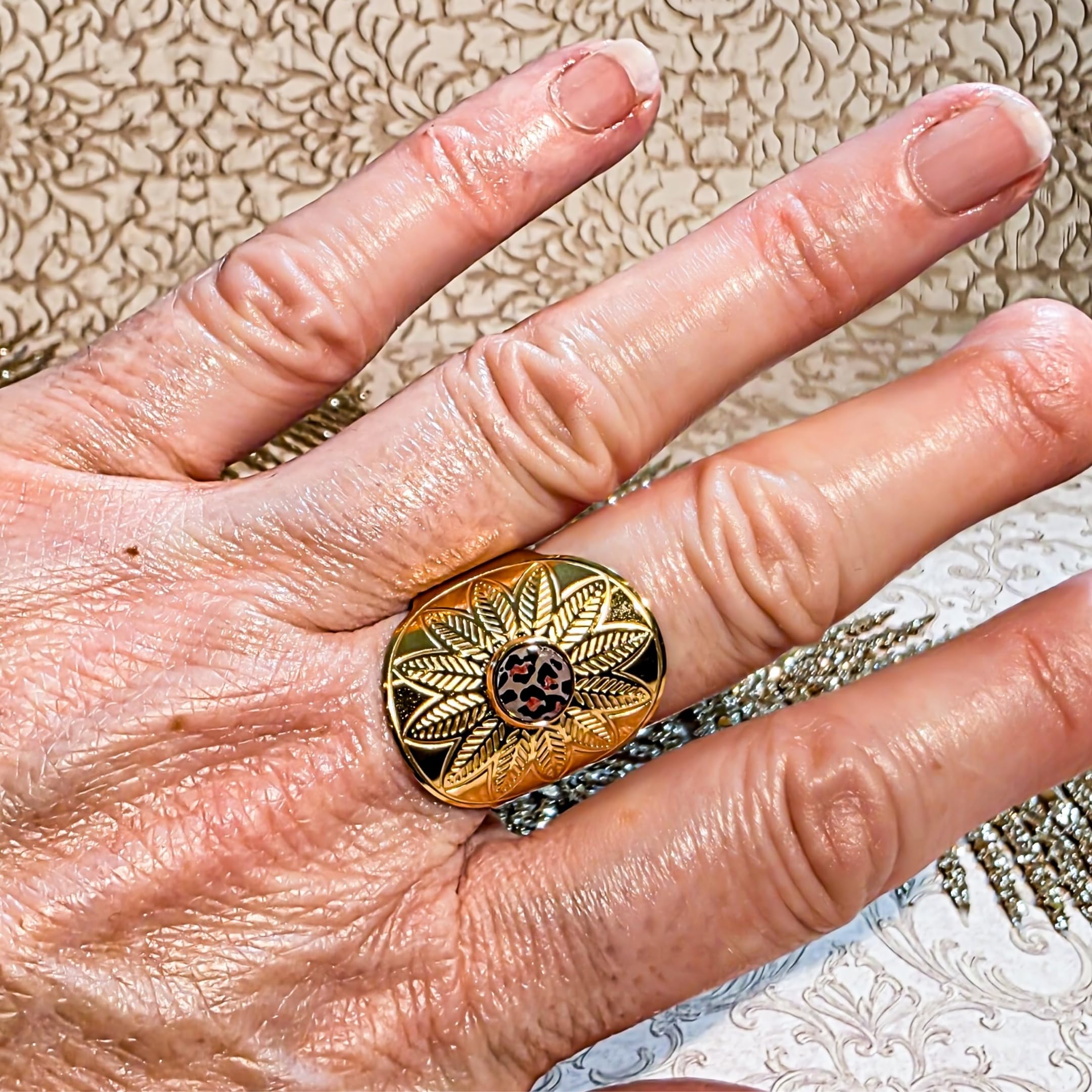 Lydée - Anillo ajustable étnico acero inoxidable dorado hecho a mano con diseño de leopardo