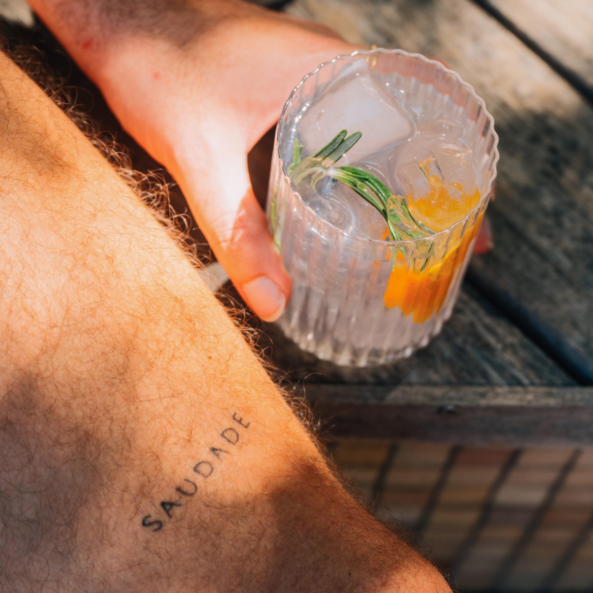 Gin Sul – 1 x 3l Distilled Dry Gin made in Hamburg 43% Vol., Doppelmagnum mit Metall Ausgießer als Geschenk, Aromen von Wacholder & Zitronen aus Portugal | Aromen von Wacholder & Zitronen aus Portugal