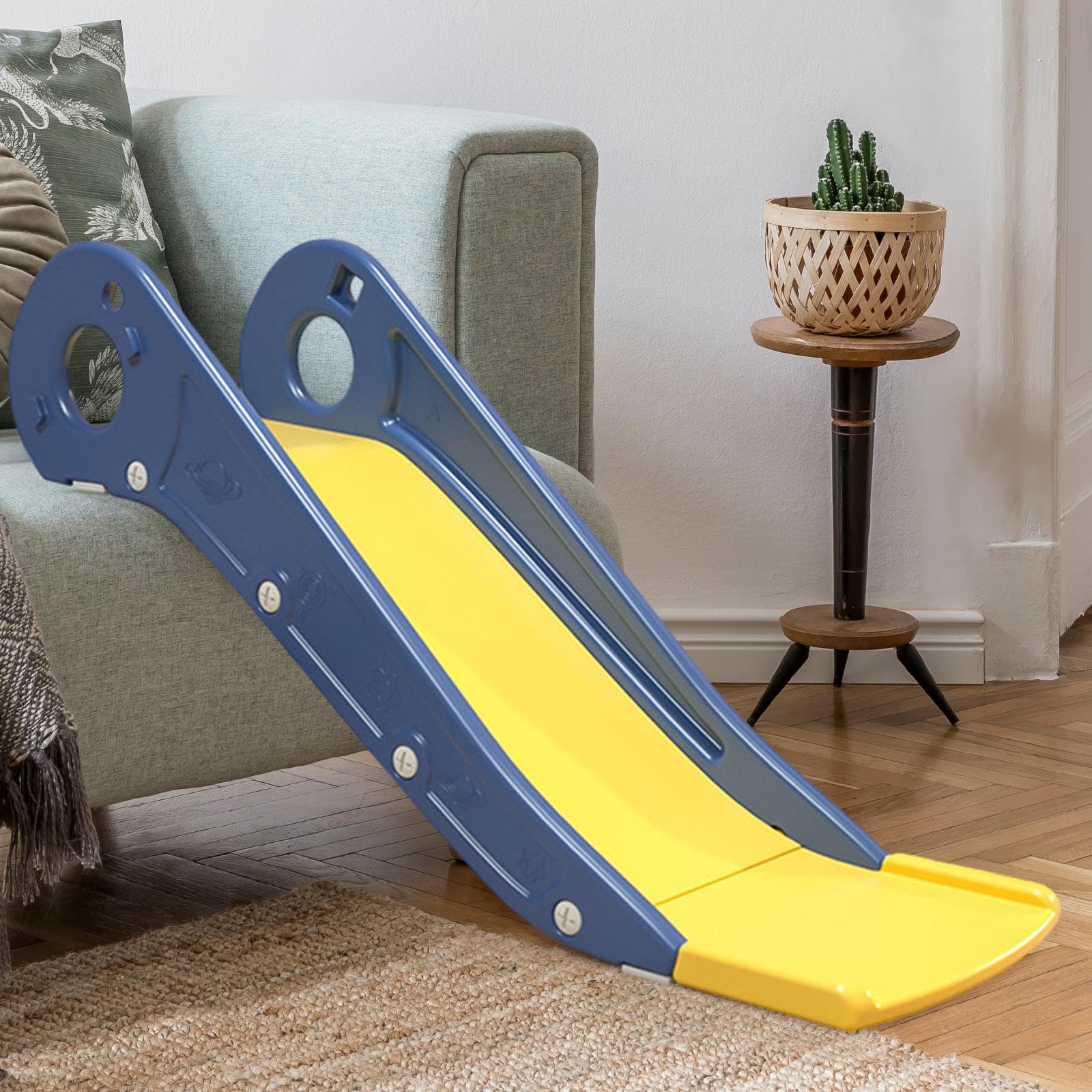 Indoor Couch Rutsche für Kinder fördert die Koordination. Die Rutsche ist aus sicheren Materialien gefertigt. Stabile Indoor Couch für Kleinkinder, Blau