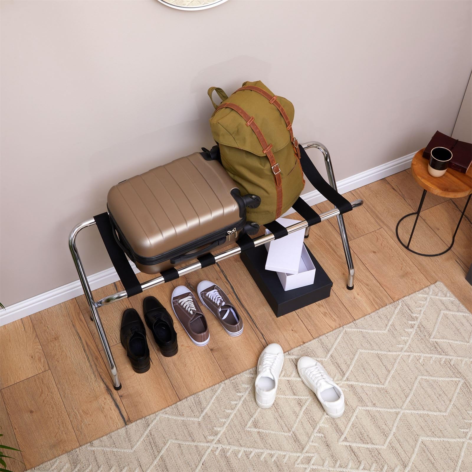 IDIMEX Porte-Valise Voyage en métal chromé, Support-Bagages Accessoire de Chambre hôtel pour Sac de Voyage et Valise, Support Valise Pliable avec 7 Sangles de Maintien